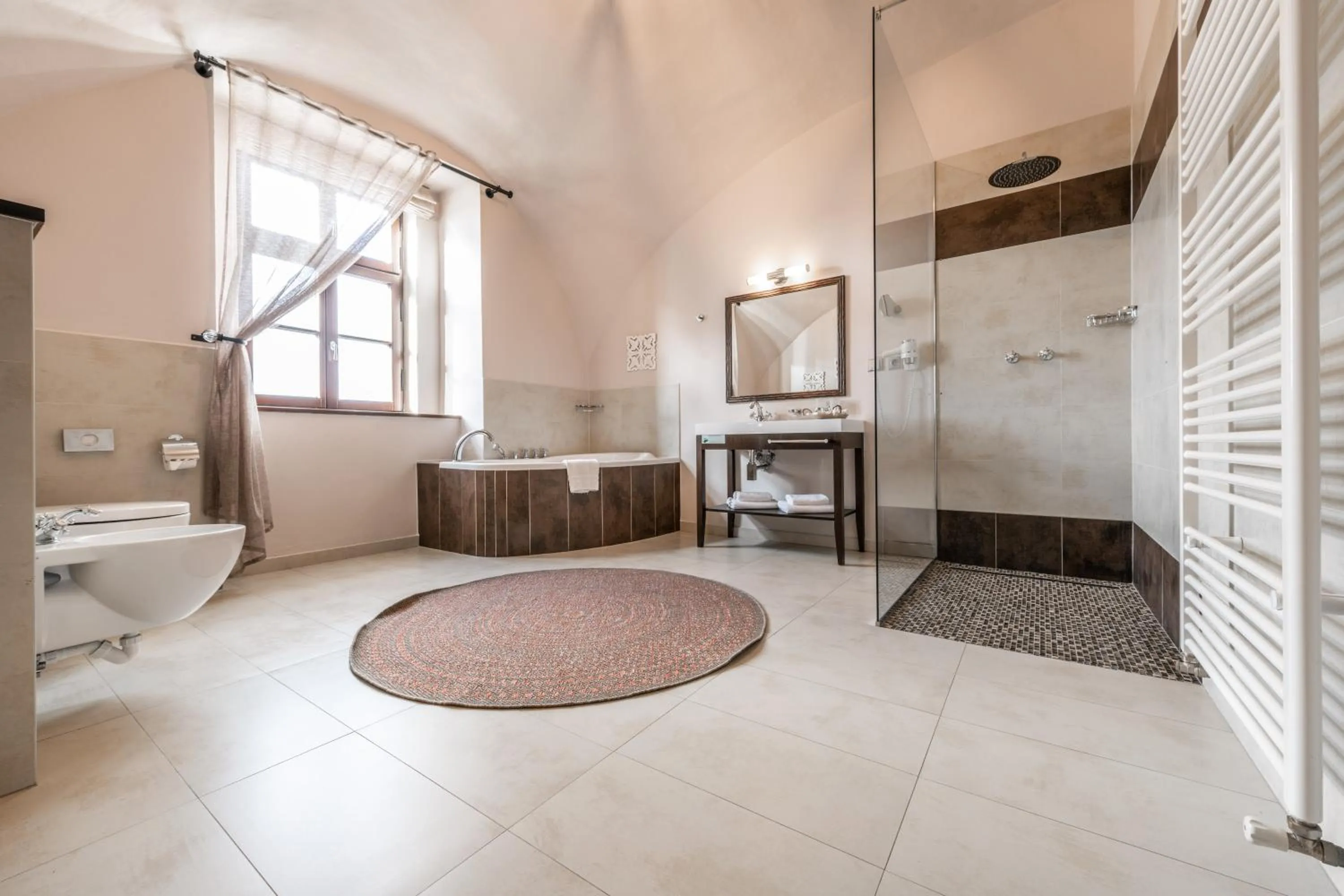 Bathroom in Chateau Appony