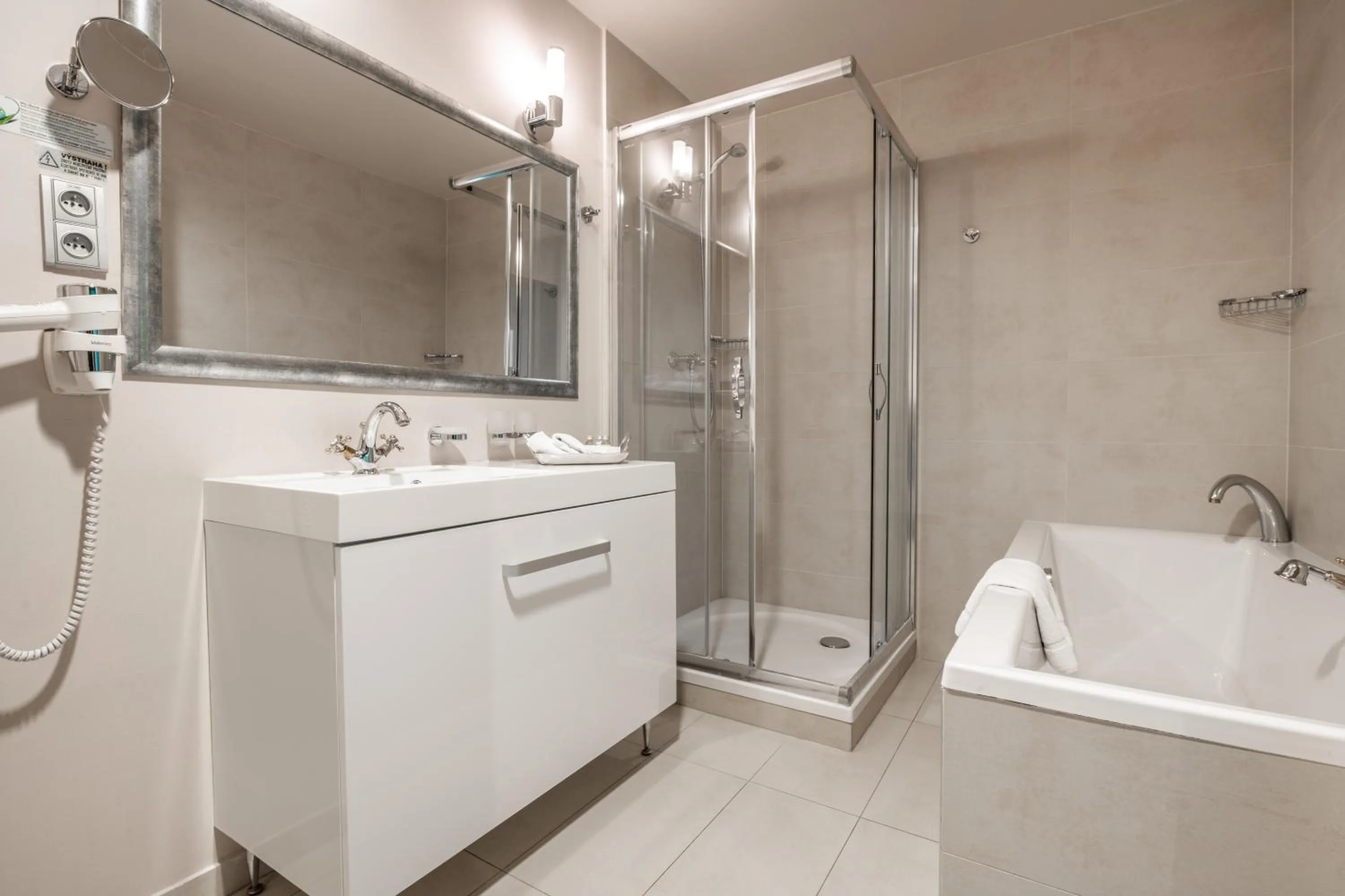 Bathroom in Chateau Appony