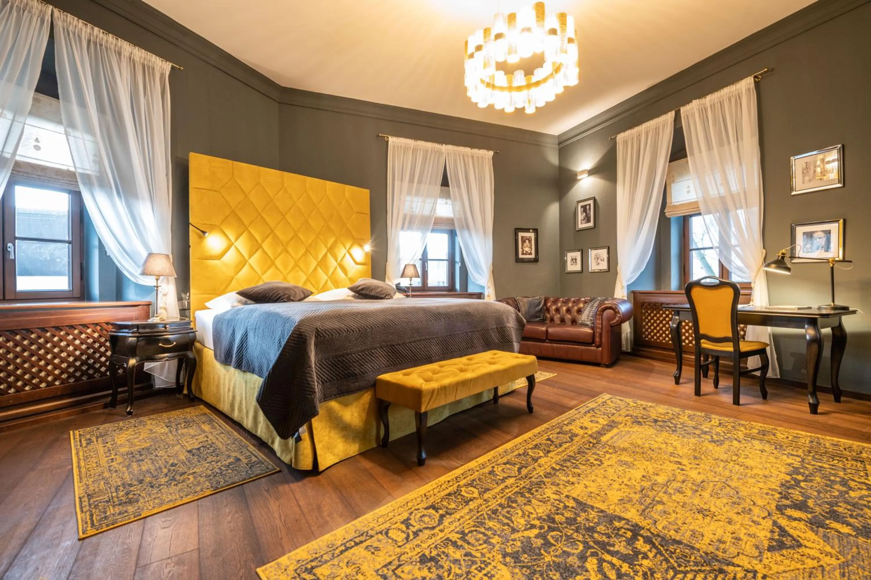 Photo of the whole room, Bed in Chateau Appony