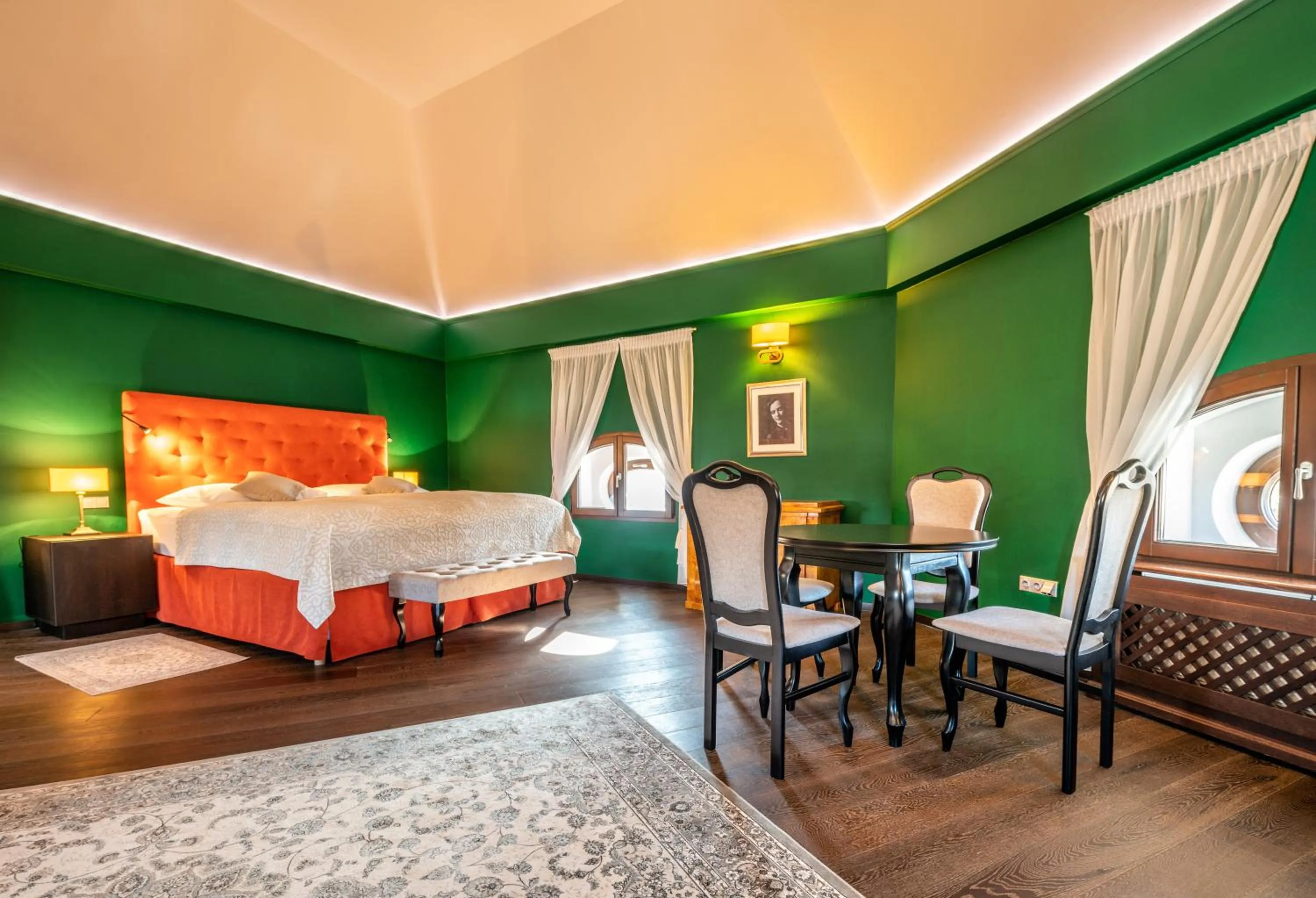 Photo of the whole room, Bed in Chateau Appony