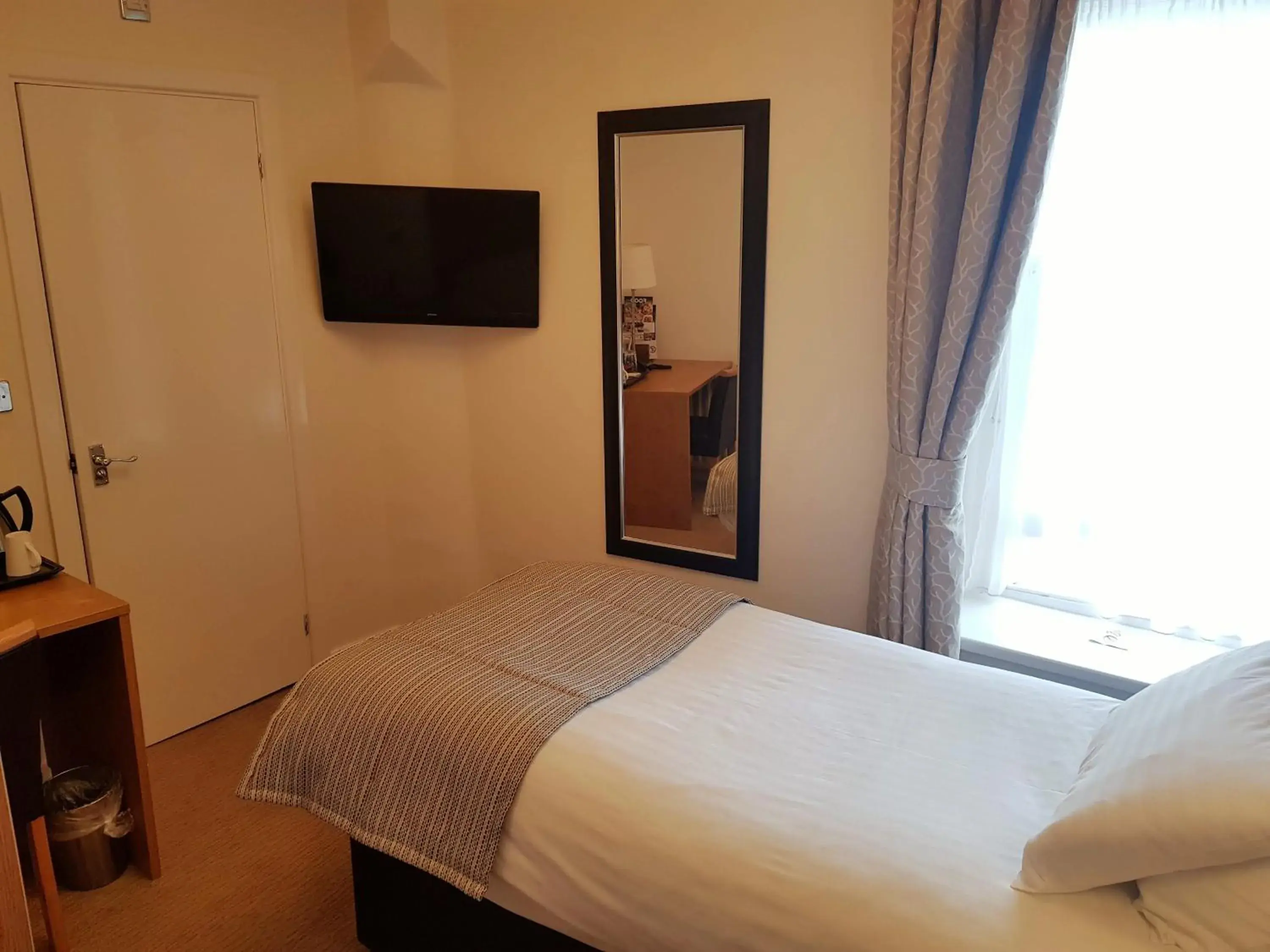 Standard Single Room in The Wellington Standard Single Room in The Wellington