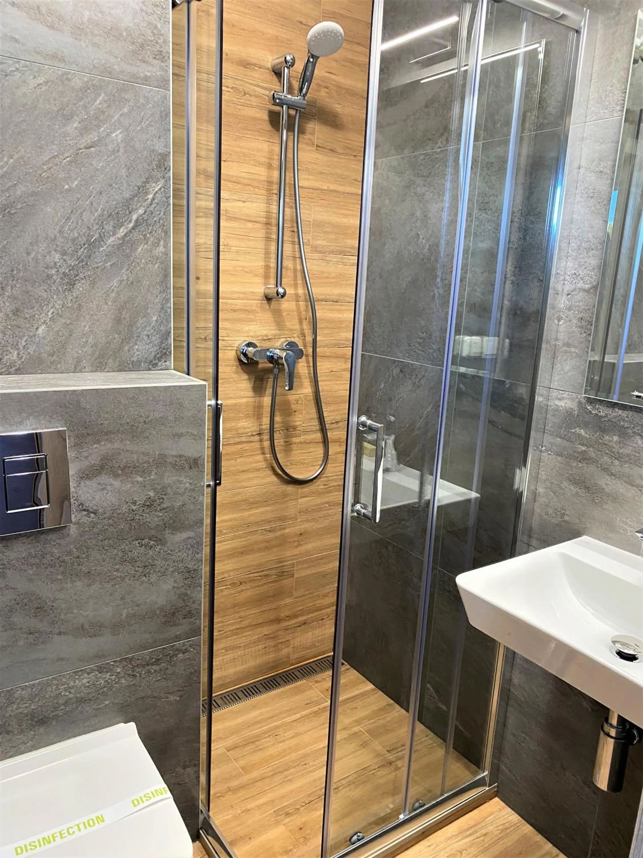 Bathroom in Bed & Breakfast Hotel Perla