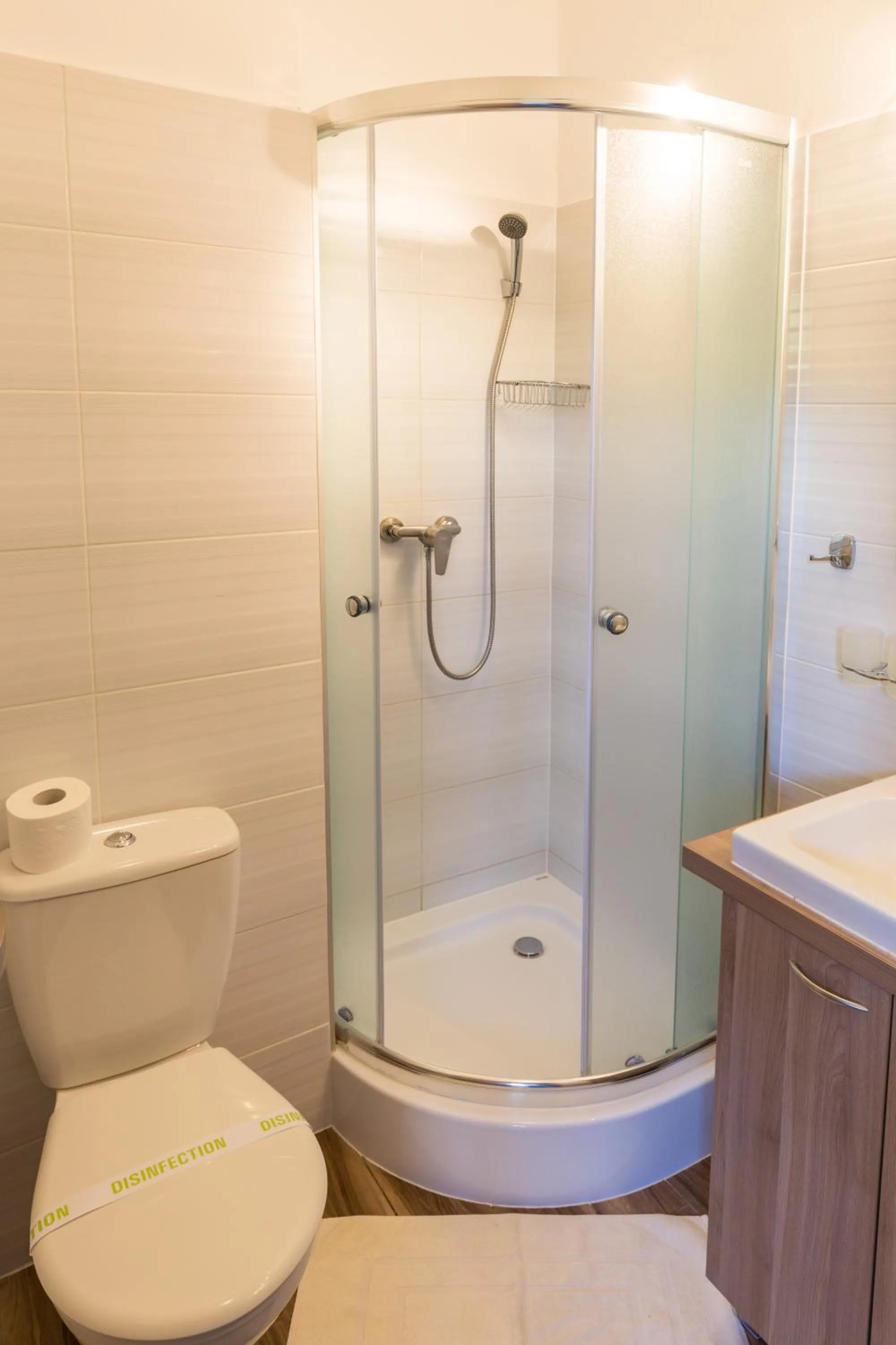 Shower in Bed & Breakfast Hotel Perla