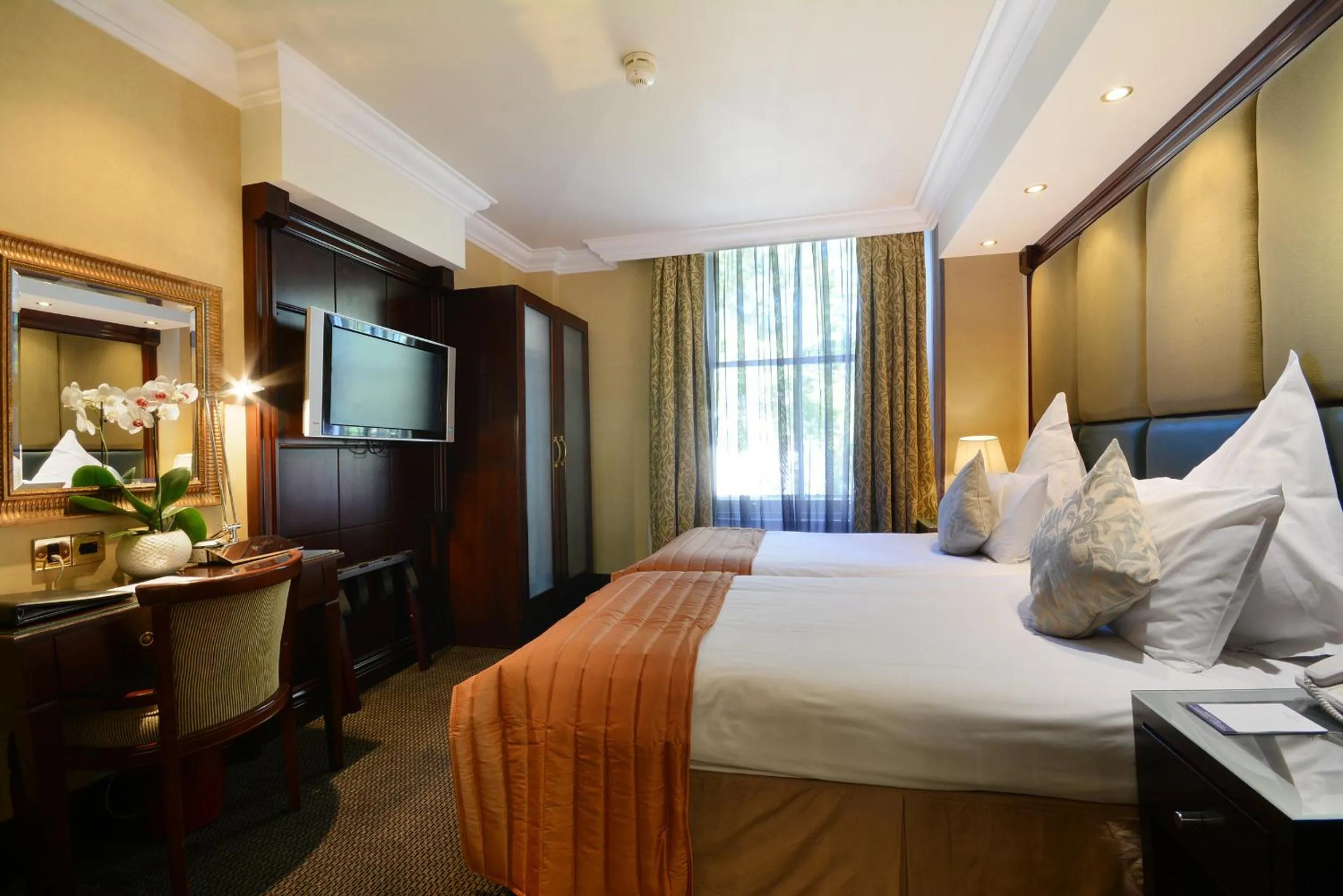 Day, Bed in The Premier Notting Hill