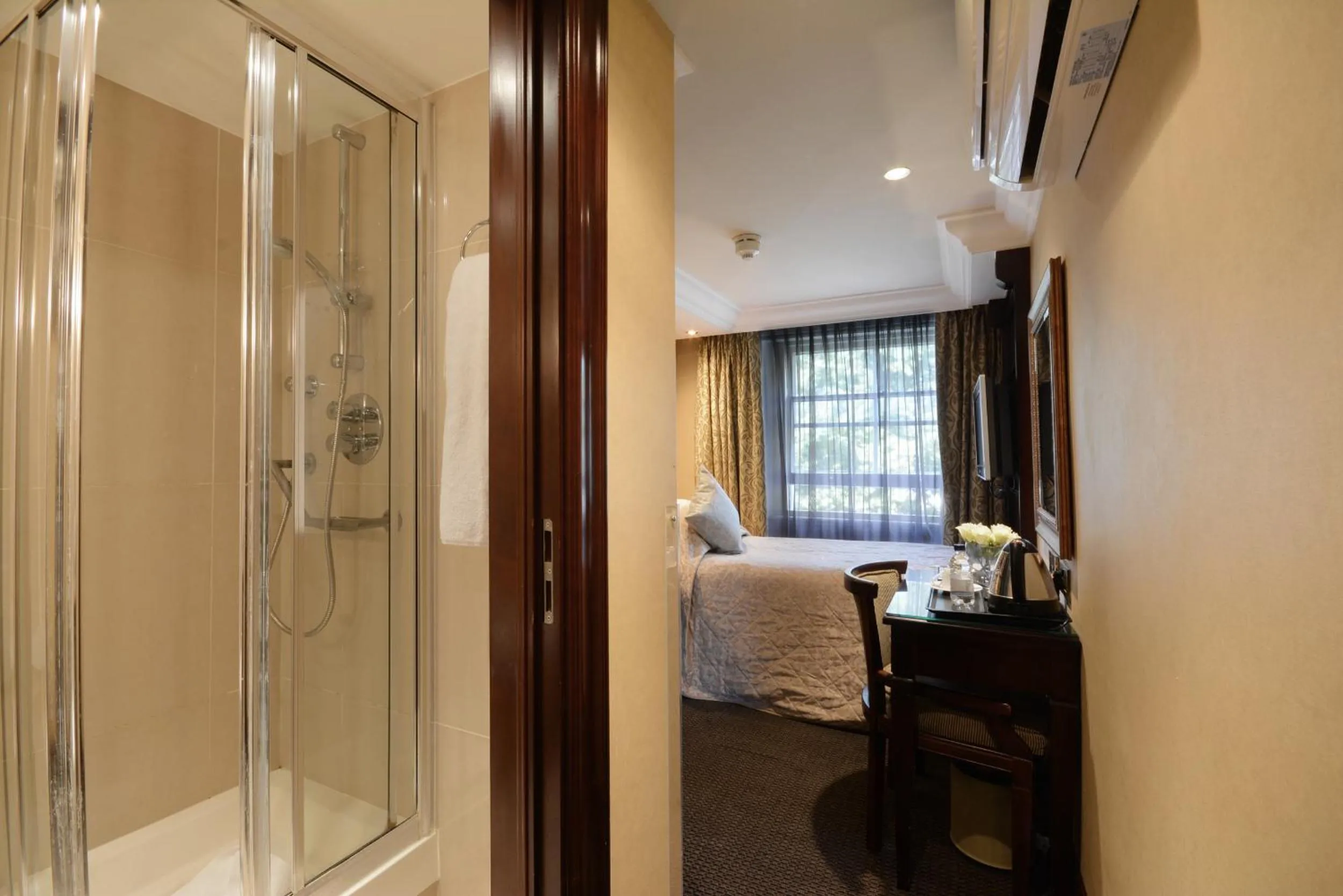 Day, Bed in The Premier Notting Hill