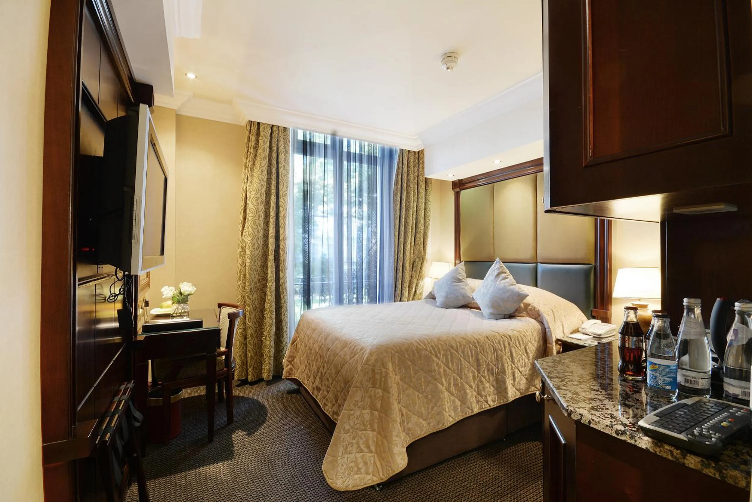 Day, Bed in The Premier Notting Hill