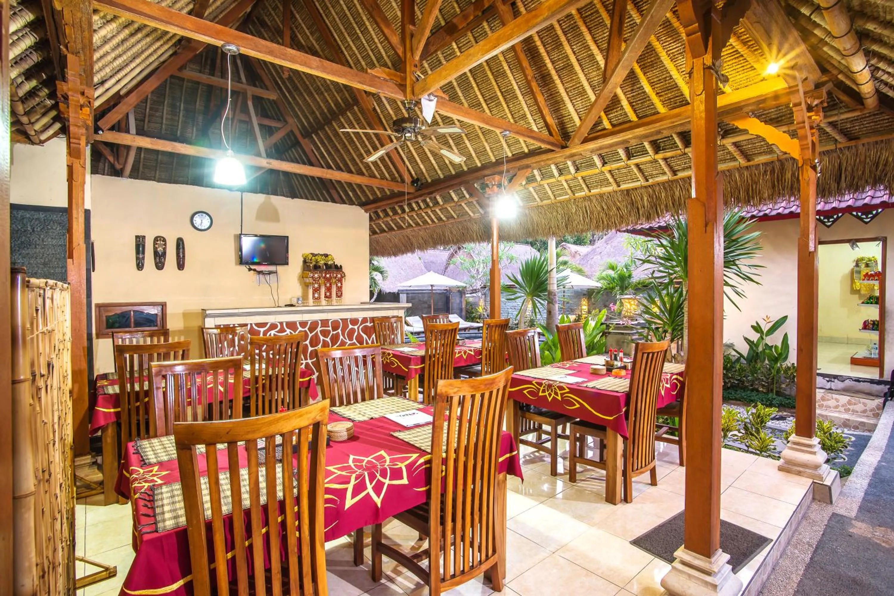Restaurant/places to eat in The Nichos Bungalows And Villas