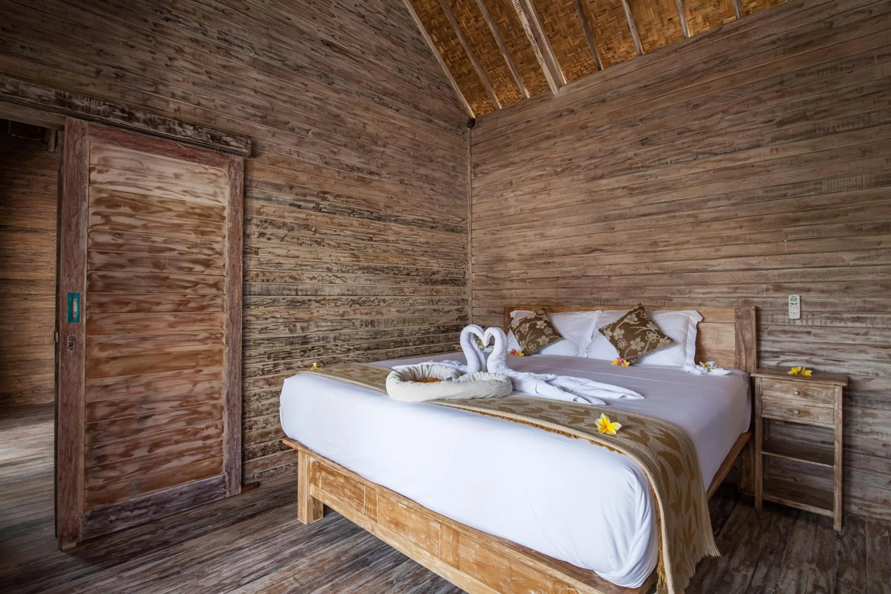 Photo of the whole room, Bed in The Nichos Bungalows And Villas