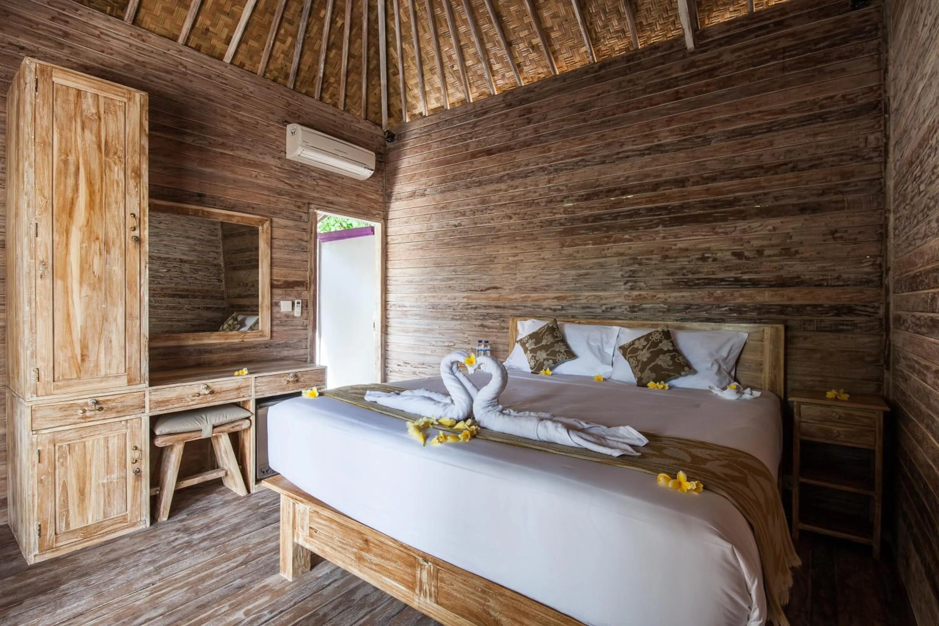 Photo of the whole room, Bed in The Nichos Bungalows And Villas