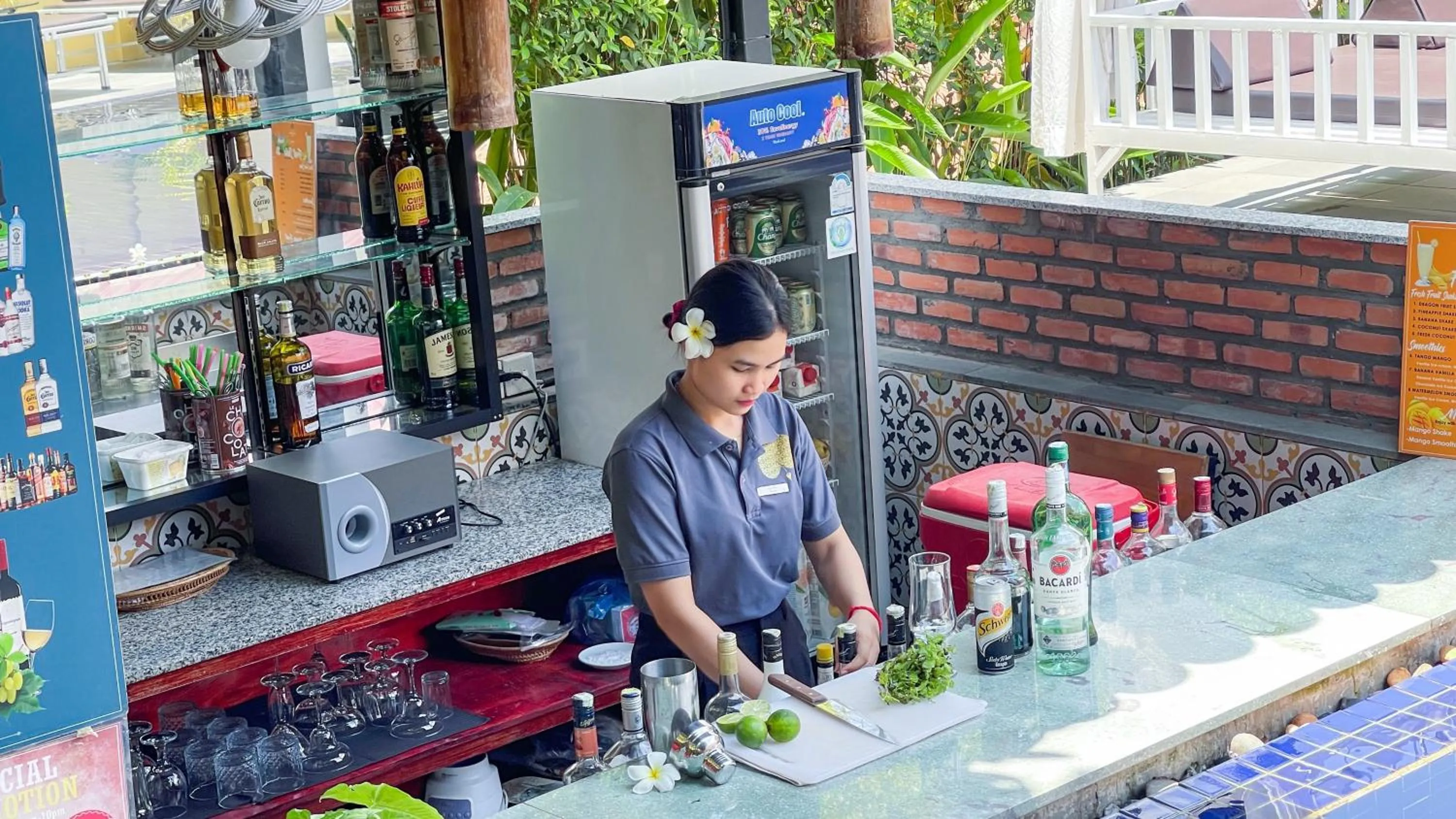 Staff in Villa Indochine d'Angkor
