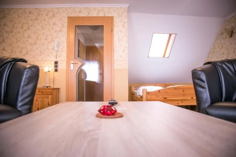 Seating area, Bed in Hotel Am Rathaus