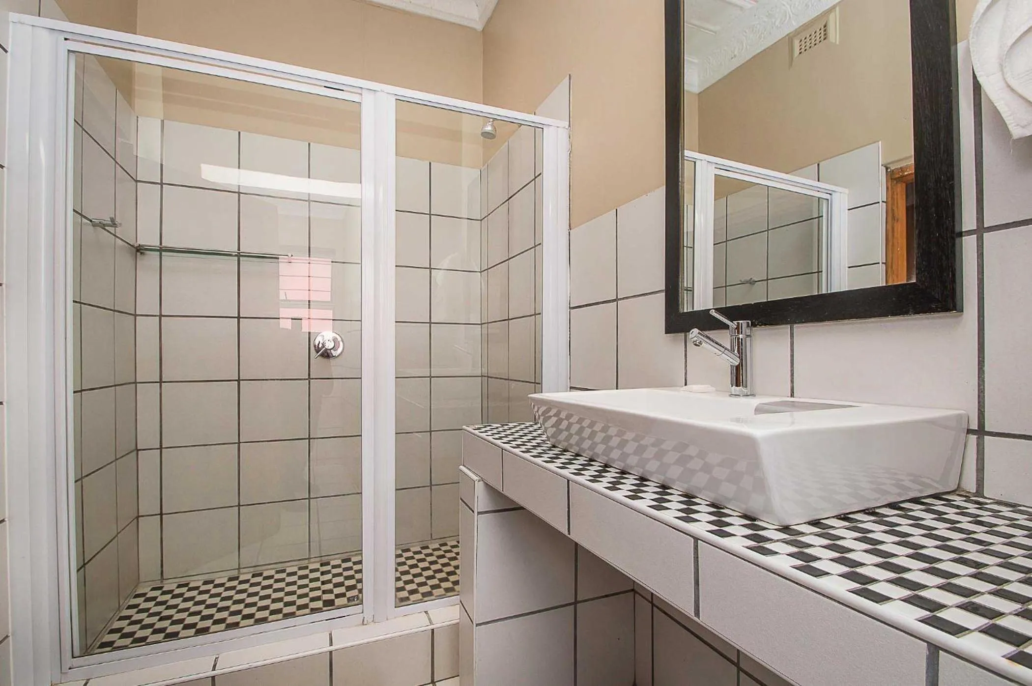 Shower in Saffron Guest House