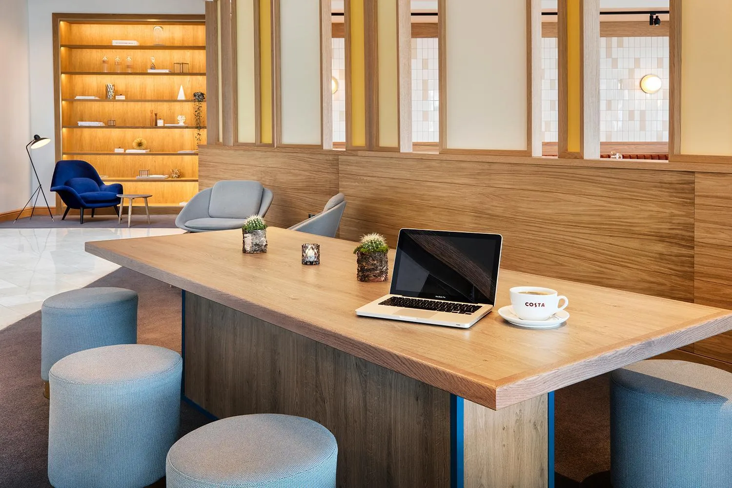 Lounge or bar in Leonardo Hotel Liverpool