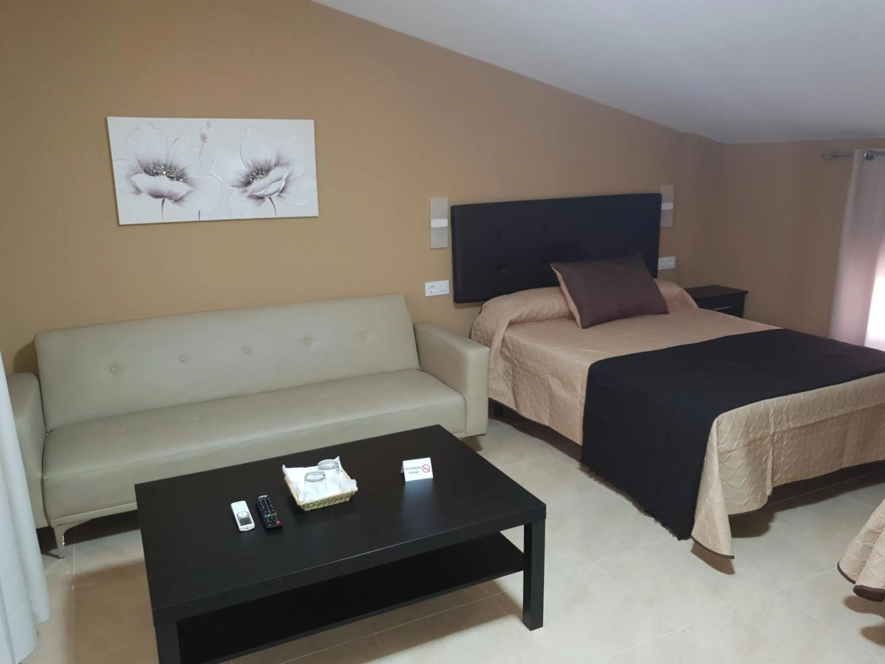 Photo of the whole room, Bed in Hostal Málaga