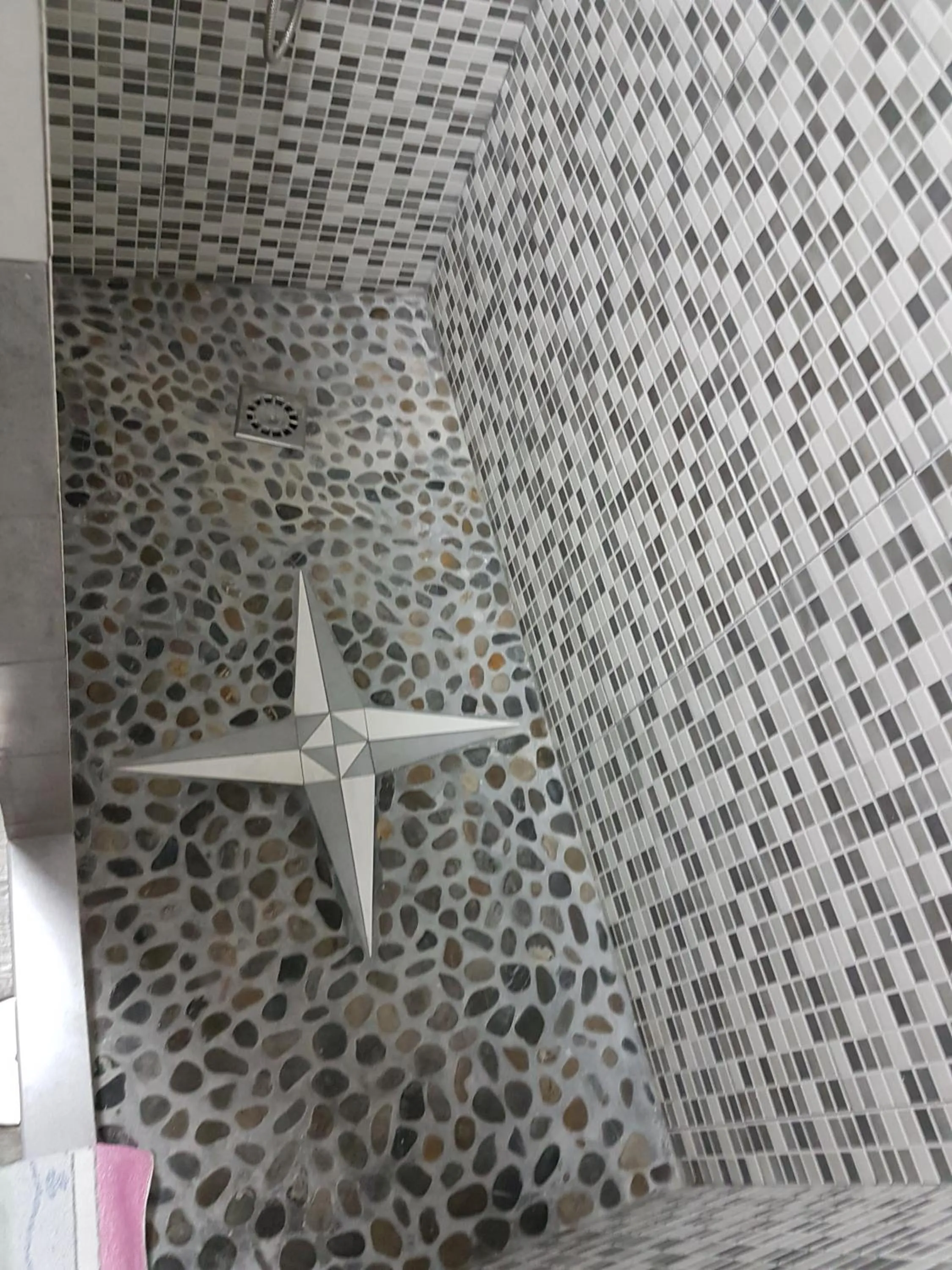 Shower in Hostal Málaga