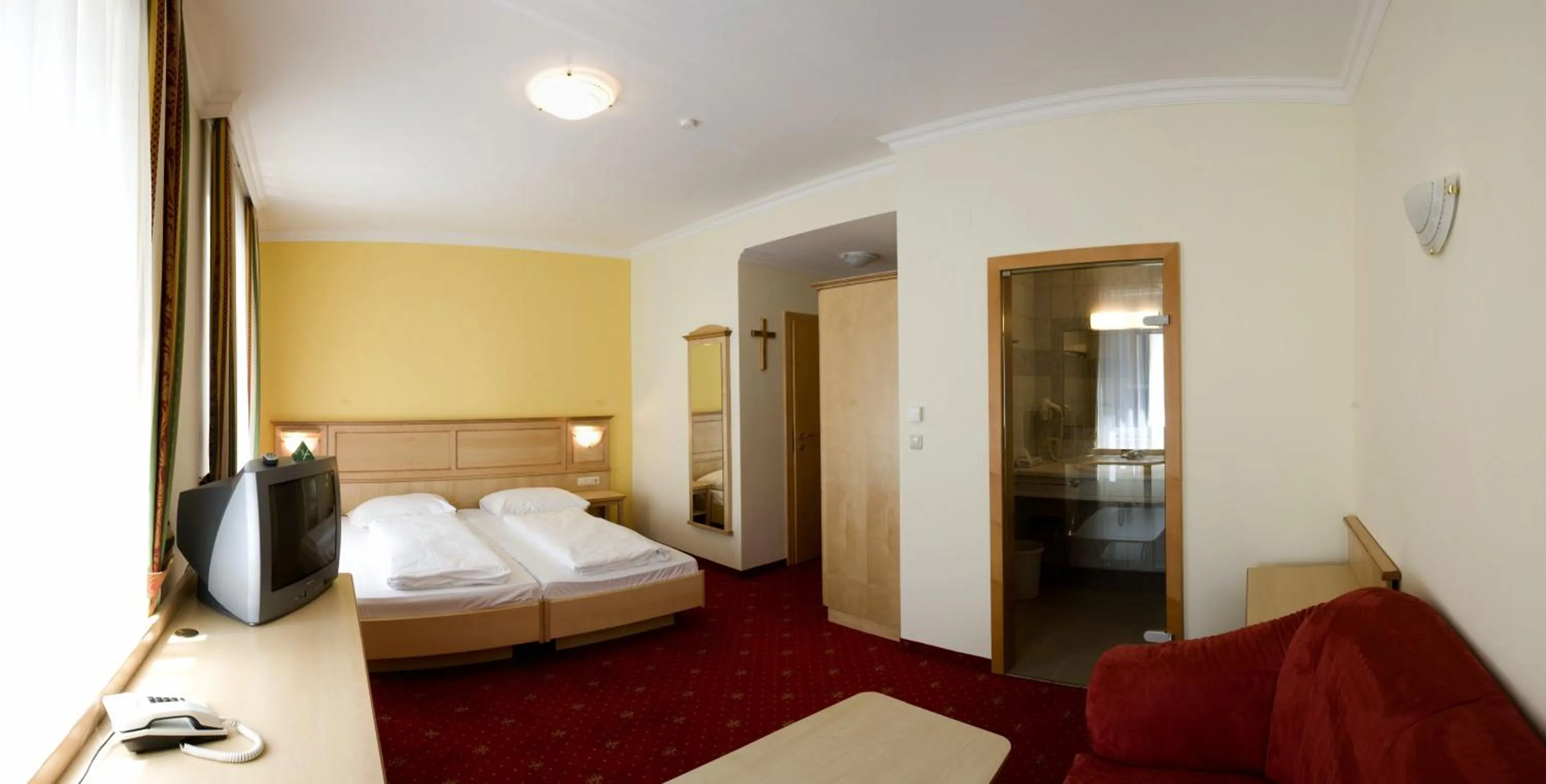 Bed in AKTIVHOTEL Weisser Hirsch