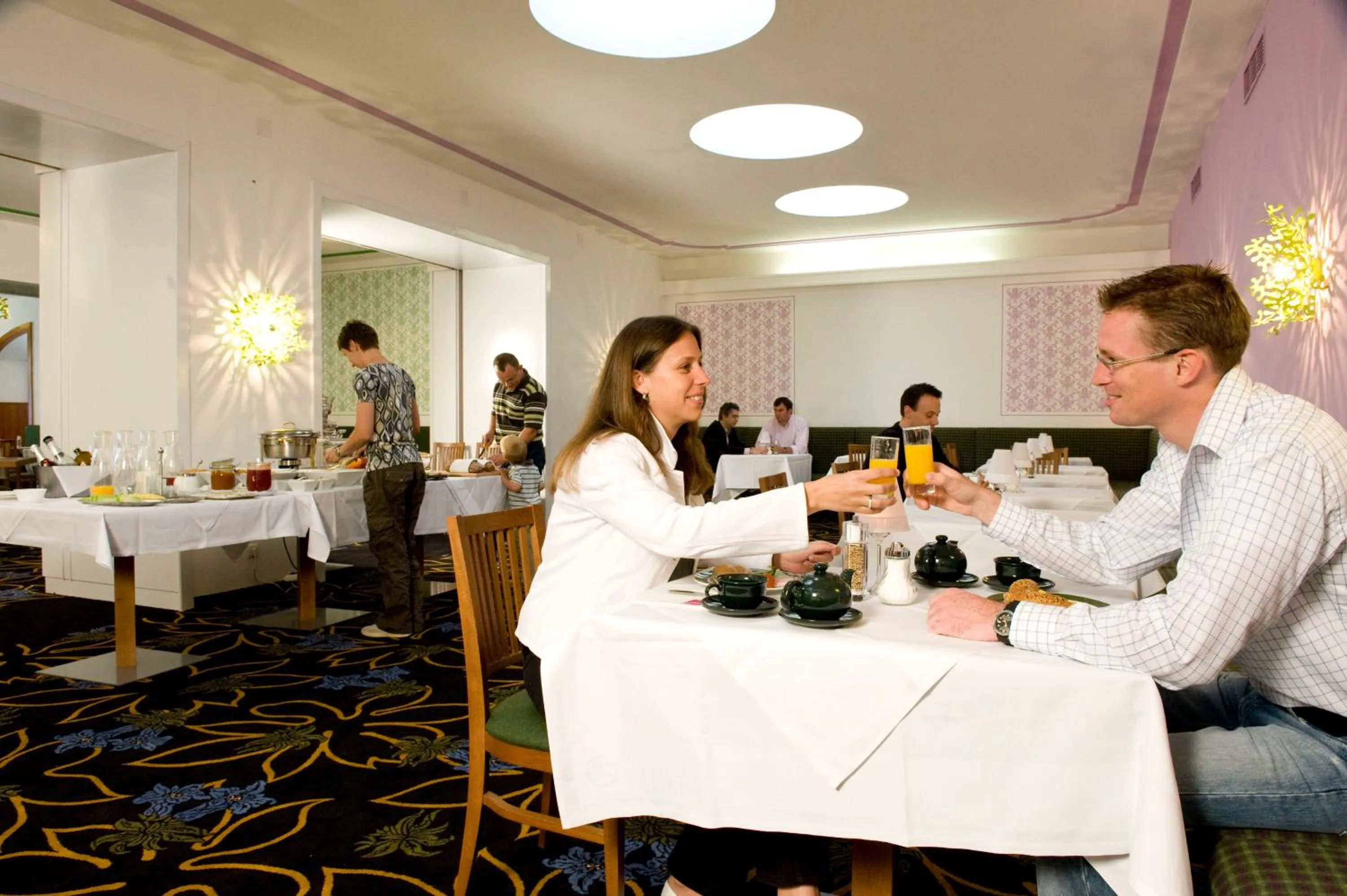 Restaurant/places to eat in AKTIVHOTEL Weisser Hirsch