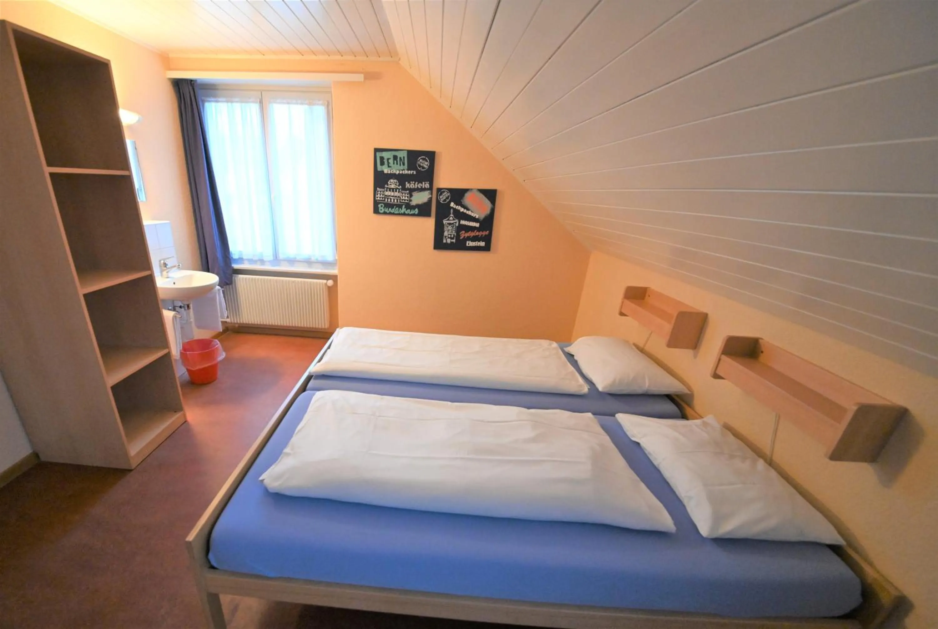 Photo of the whole room, Bed in Bern Backpackers Hotel Glocke