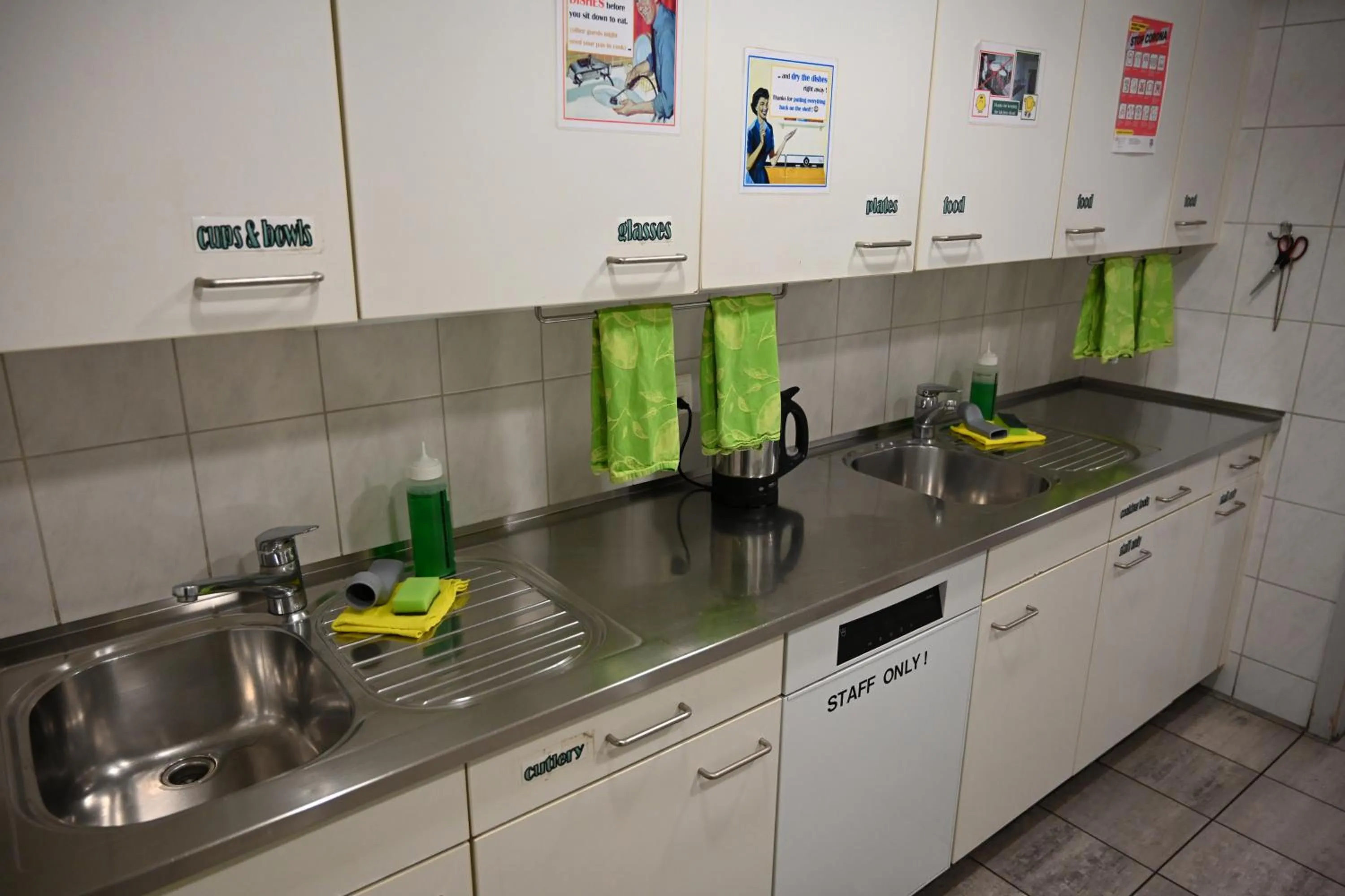 Communal kitchen in Bern Backpackers Hotel Glocke