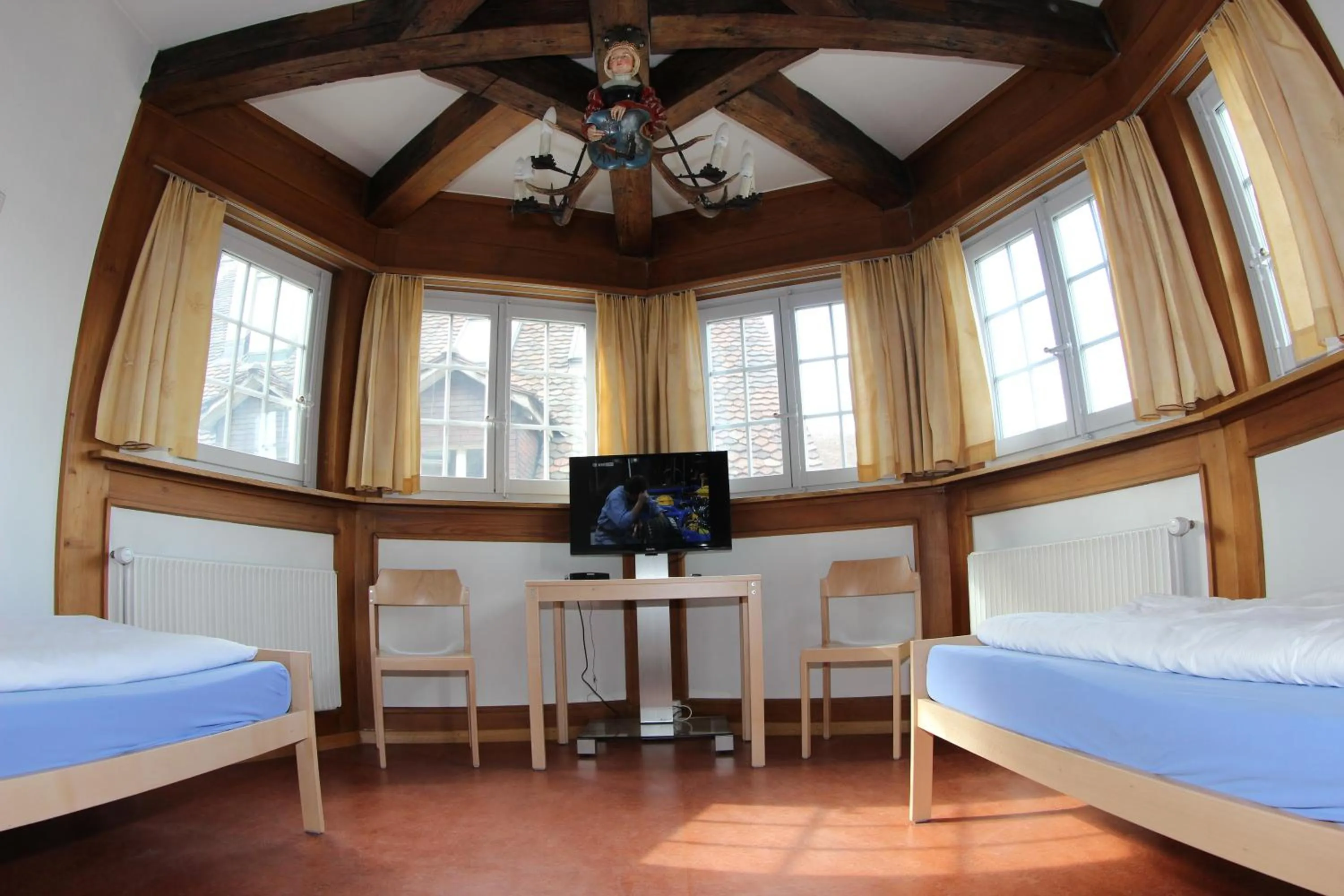 Photo of the whole room, Bed in Bern Backpackers Hotel Glocke