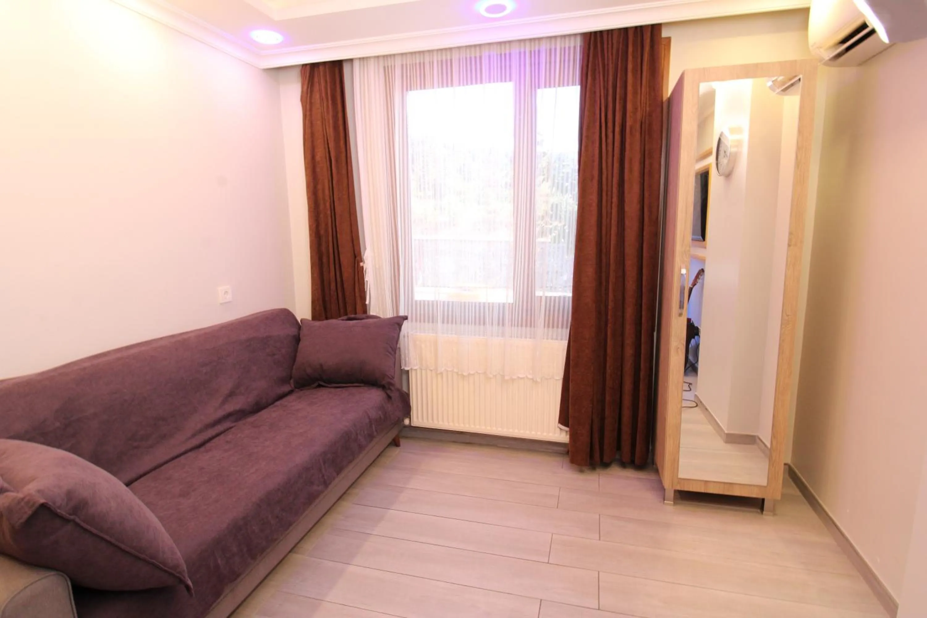 TV and multimedia in Sahrakent Otel Ataşehir