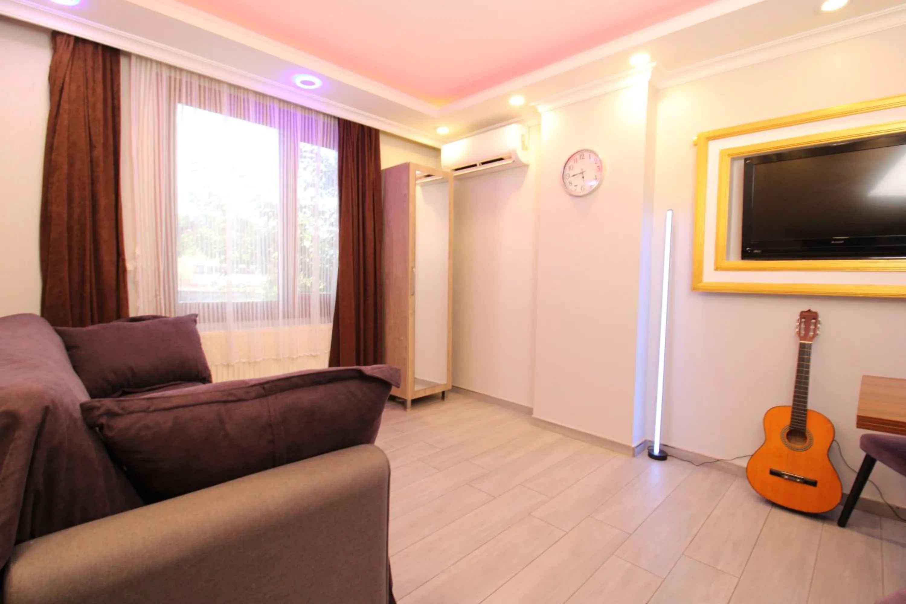 TV and multimedia in Sahrakent Otel Ataşehir