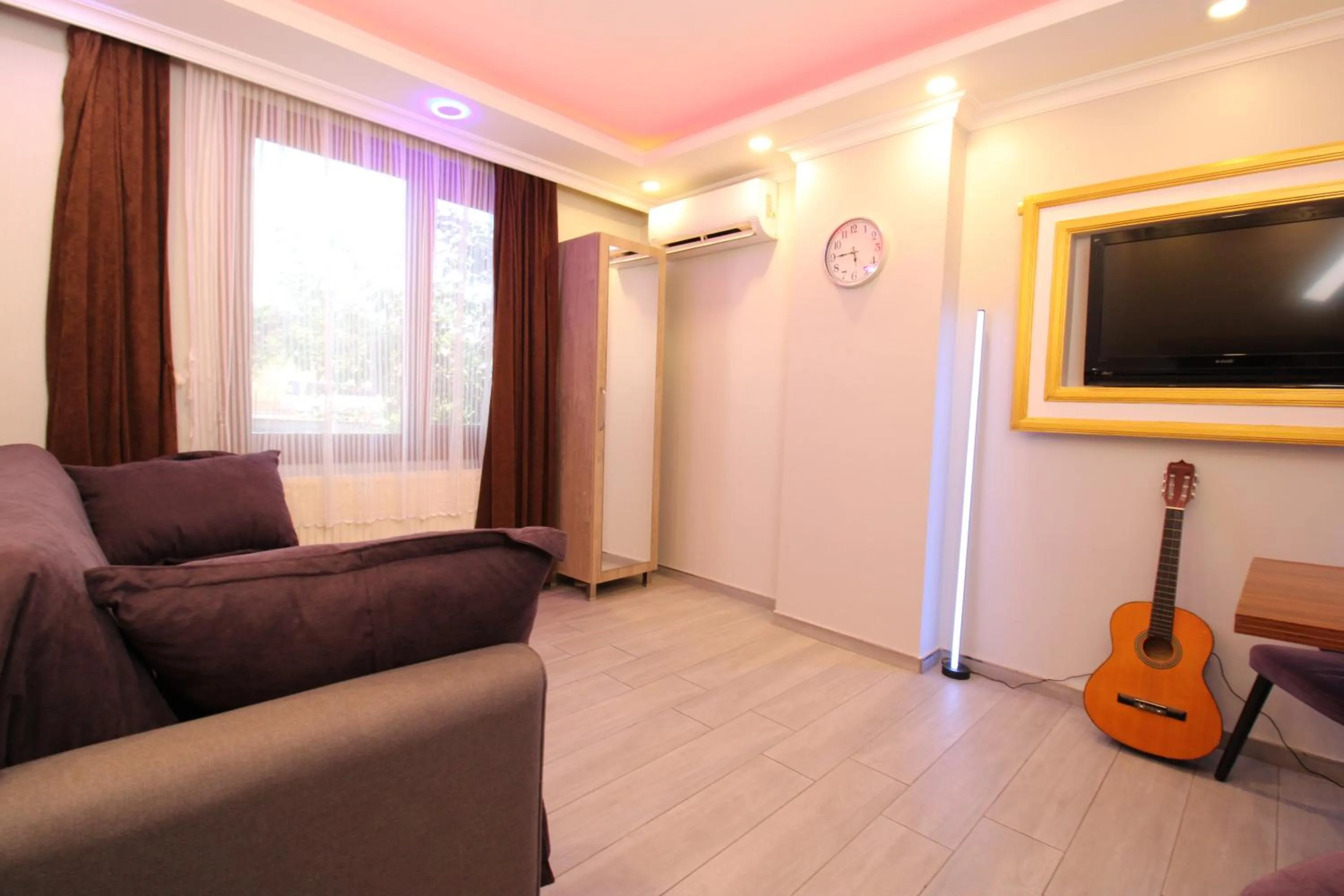 TV and multimedia in Sahrakent Otel Ataşehir