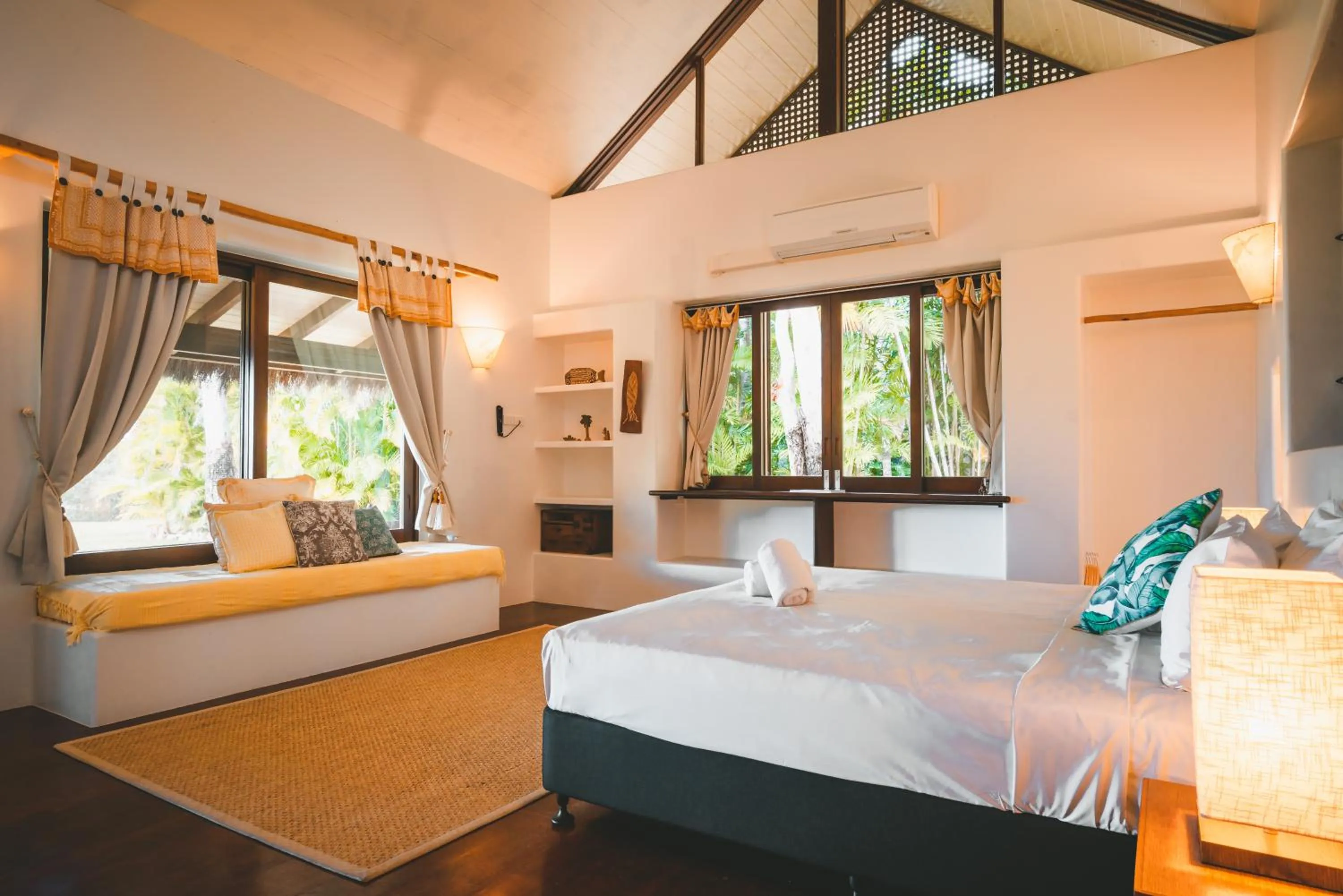 Bed in Paradise Cove Villa