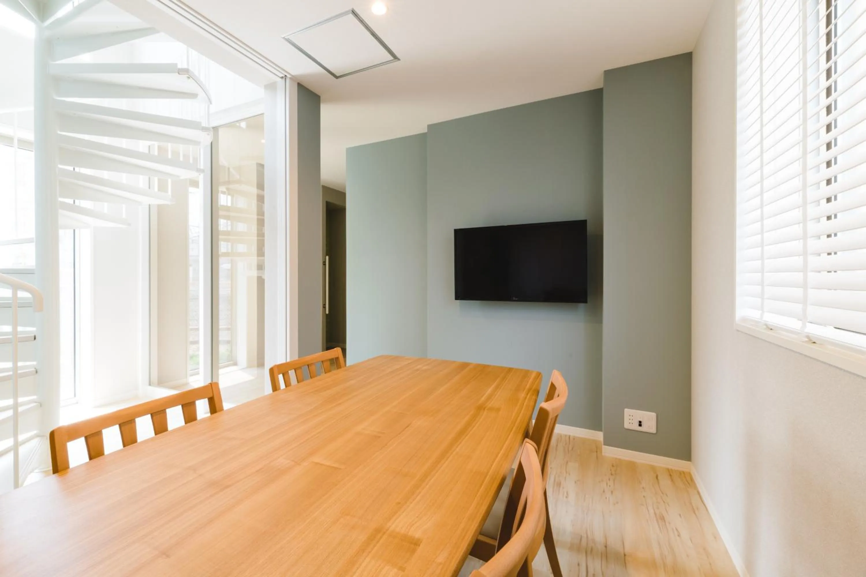 Dining area in Trip Base HAKATAEKIMAE