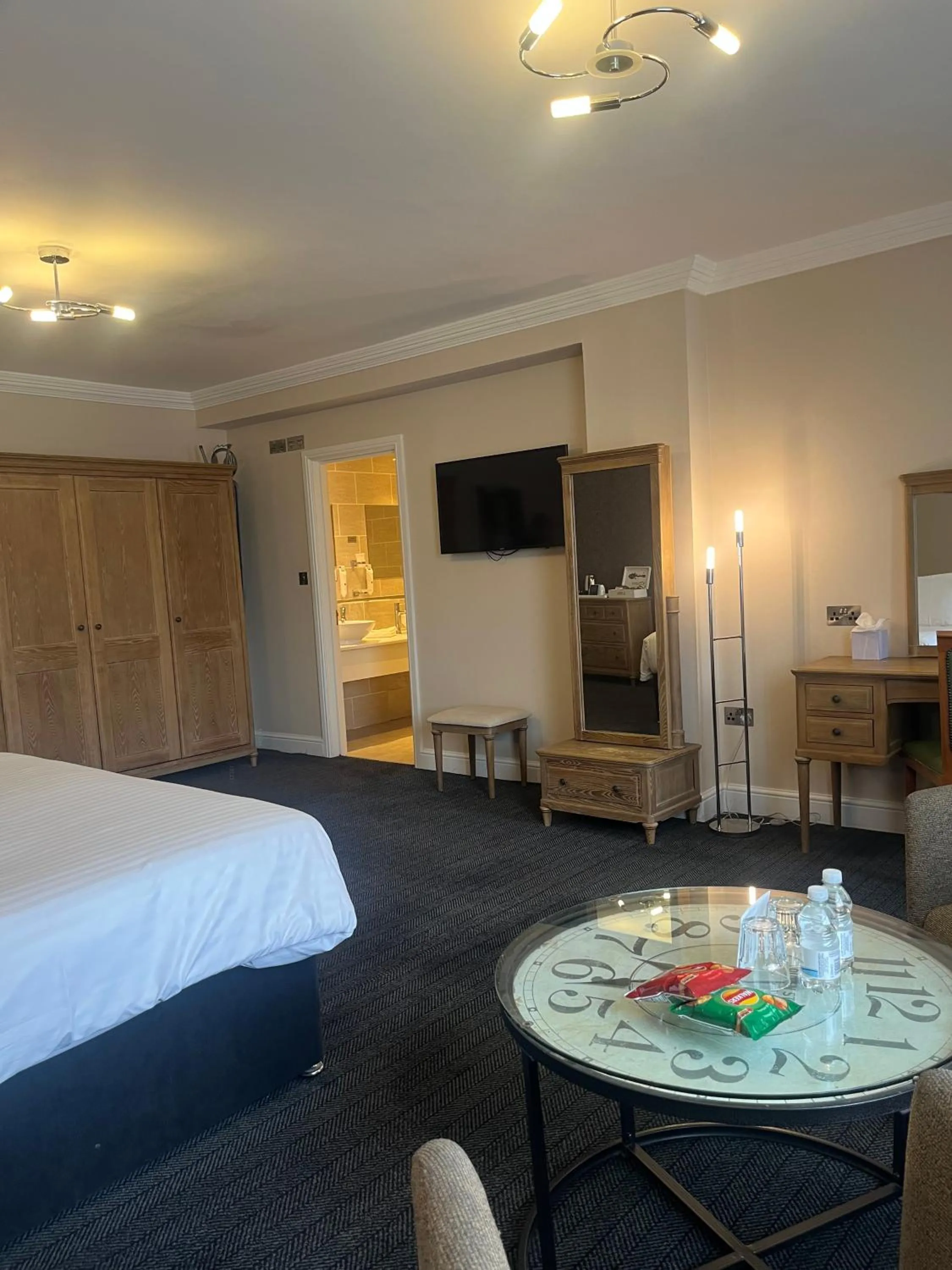 Seating area, Bed in Best Western Thurrock Hotel