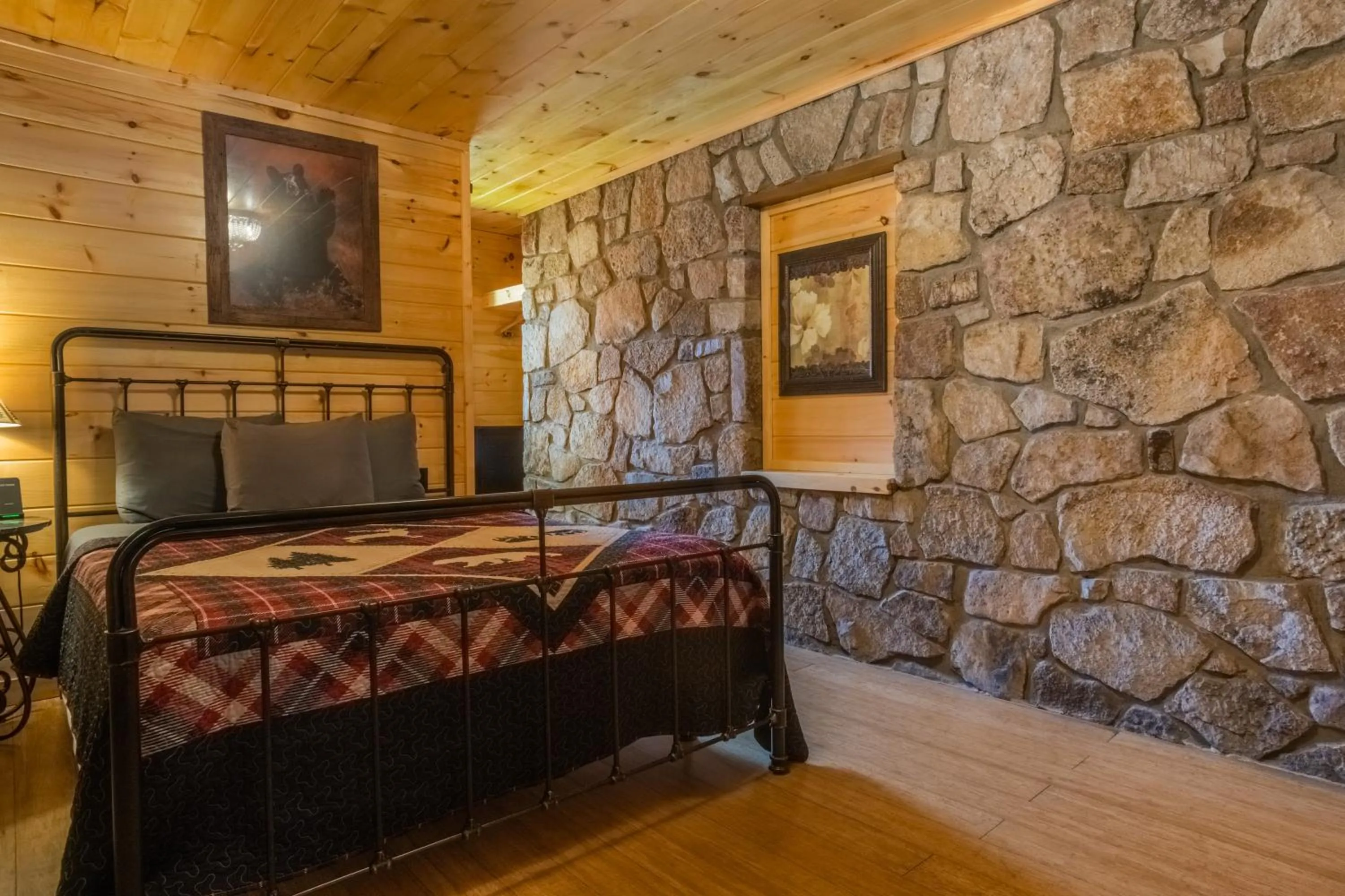 Bed in Marshall's Creek Rest Motel