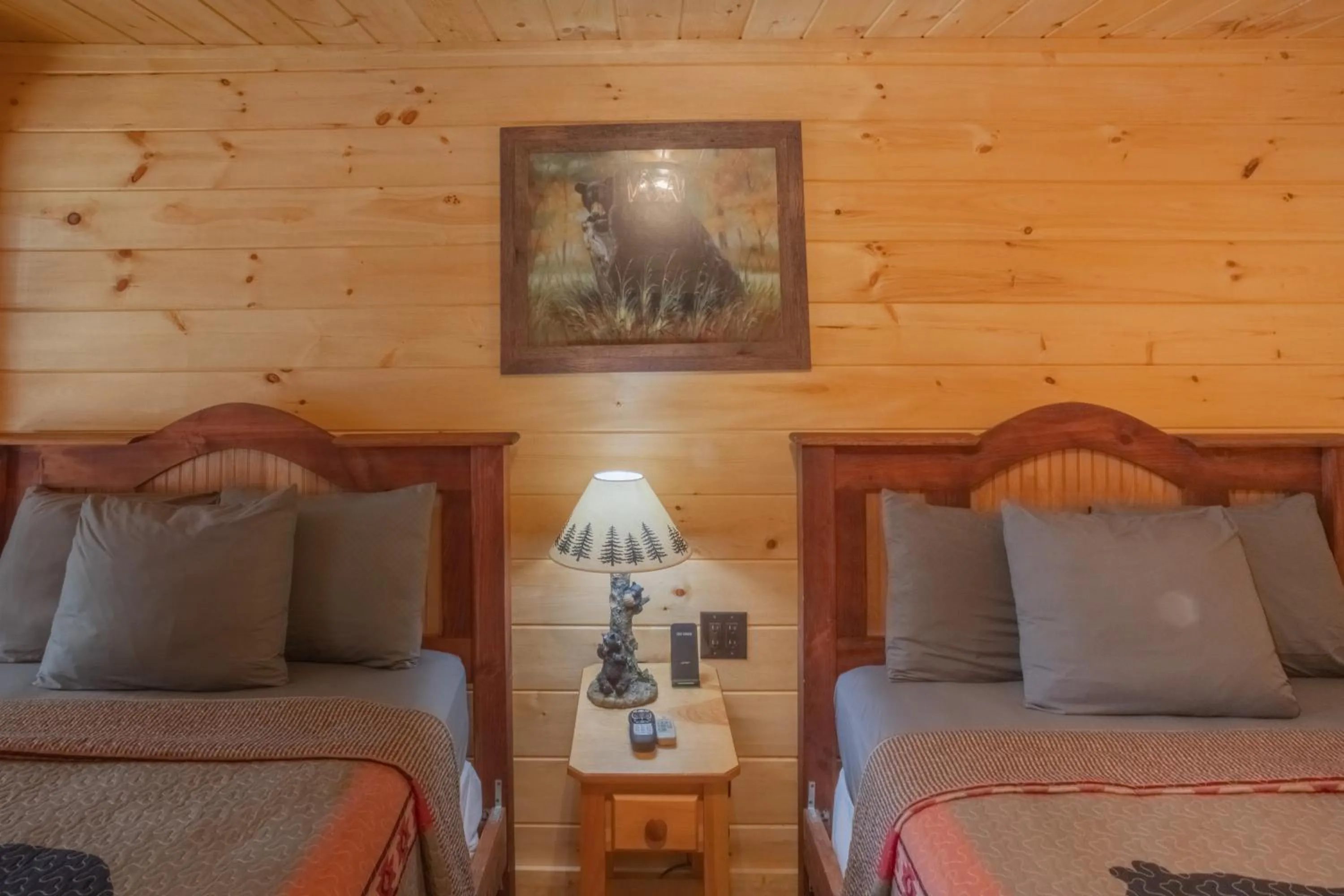 Bed in Marshall's Creek Rest Motel