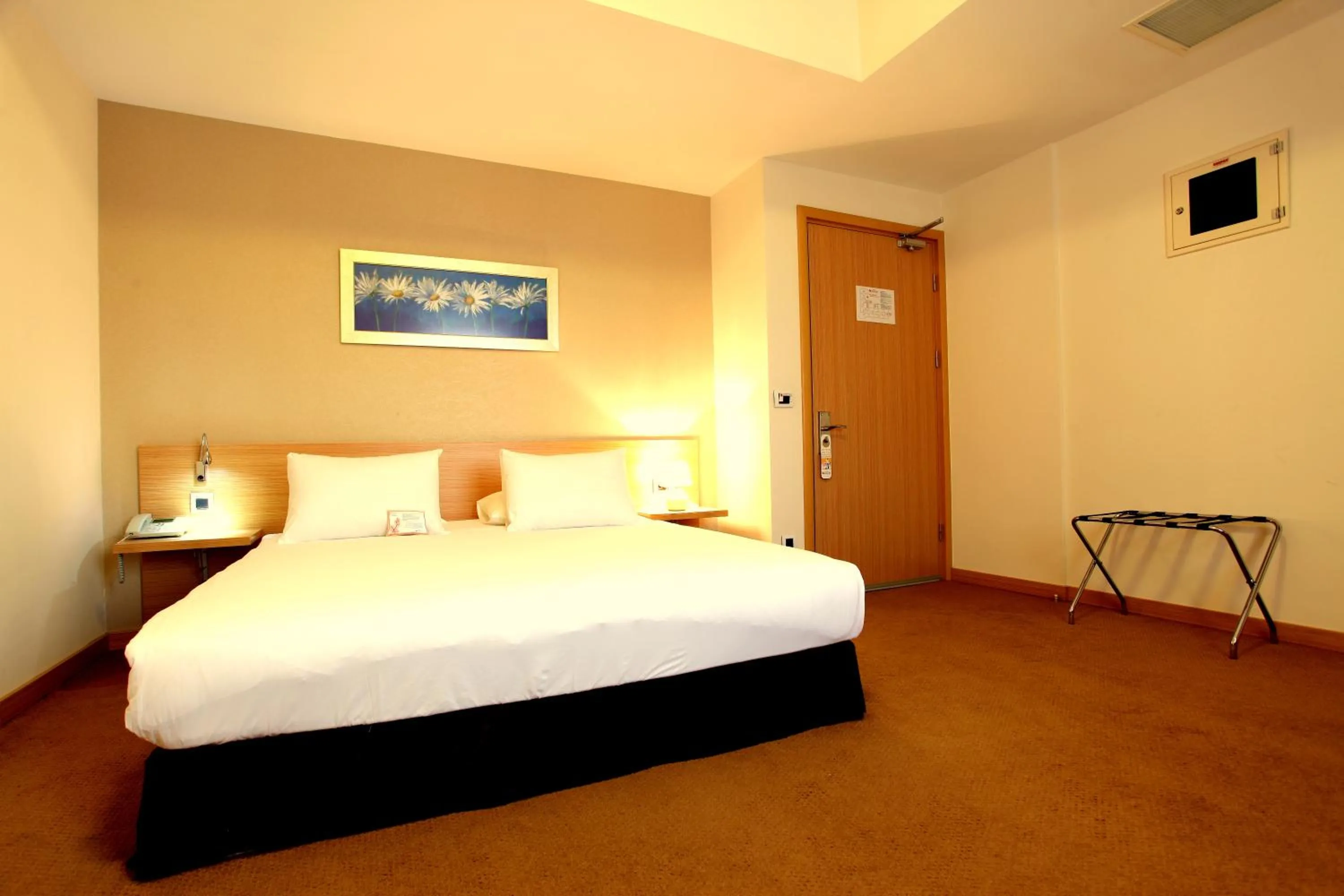 Photo of the whole room, Bed in Orucoglu Oreko Hotel