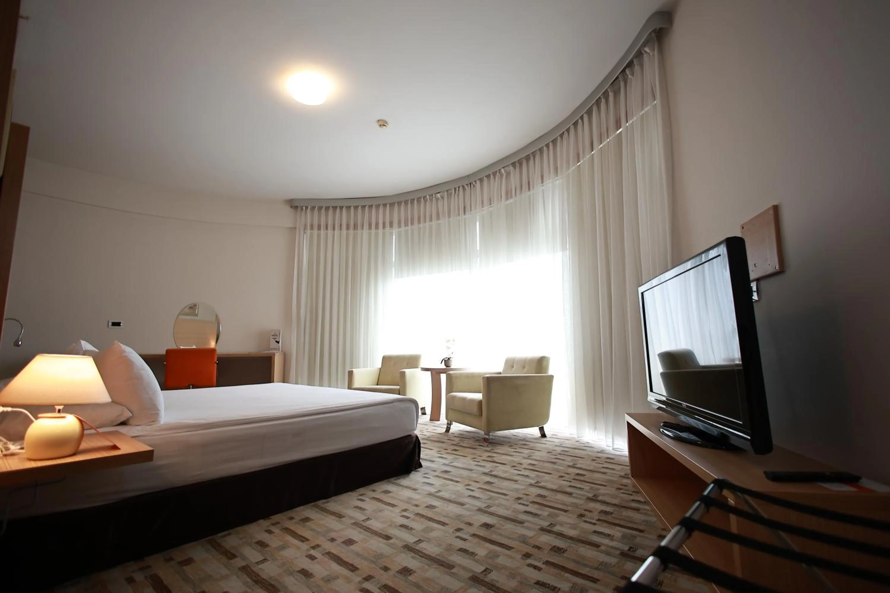 Communal lounge/ TV room, Bed in Orucoglu Oreko Hotel