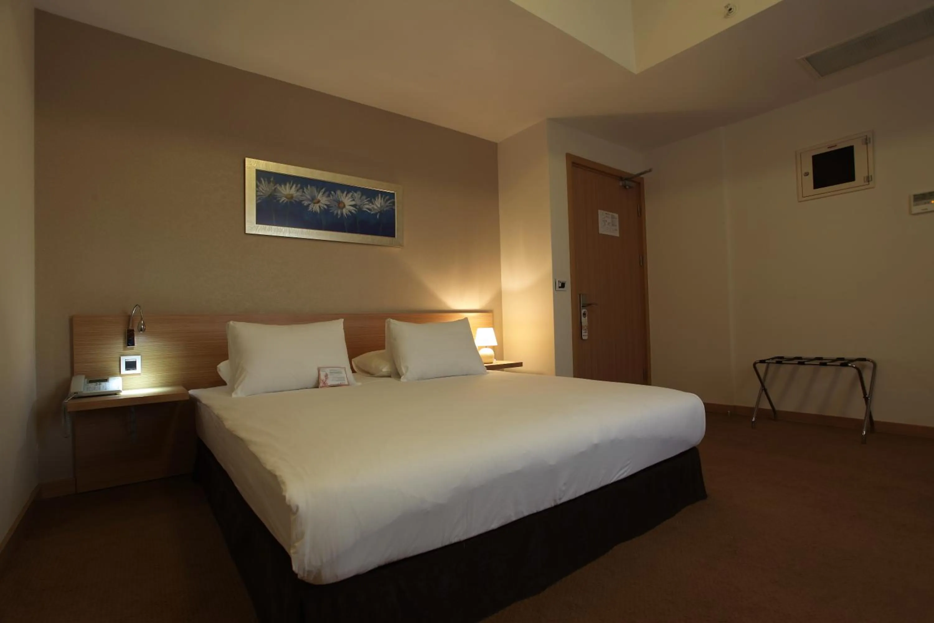 Photo of the whole room, Bed in Orucoglu Oreko Hotel