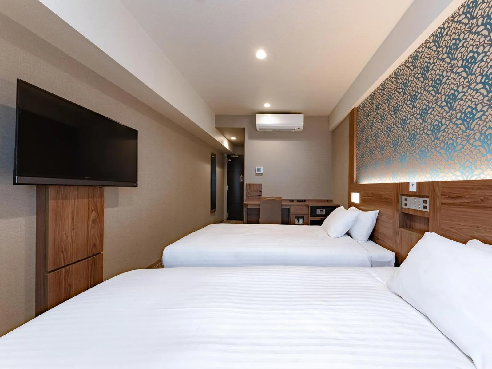 Bed in The OneFive Osaka Namba Kuromon