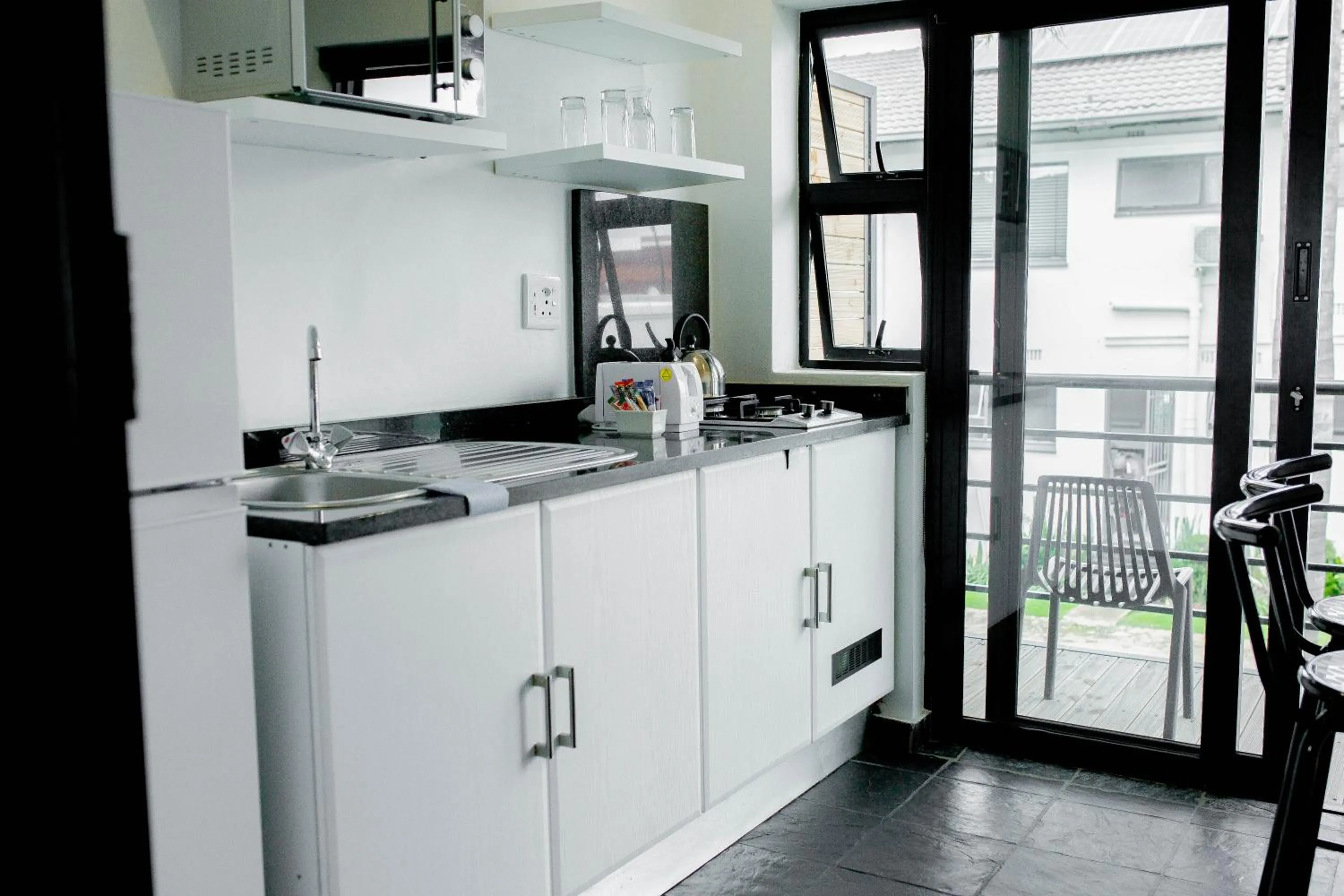 Kitchen or kitchenette in Vetho 1 Apartments OR Tambo Airport