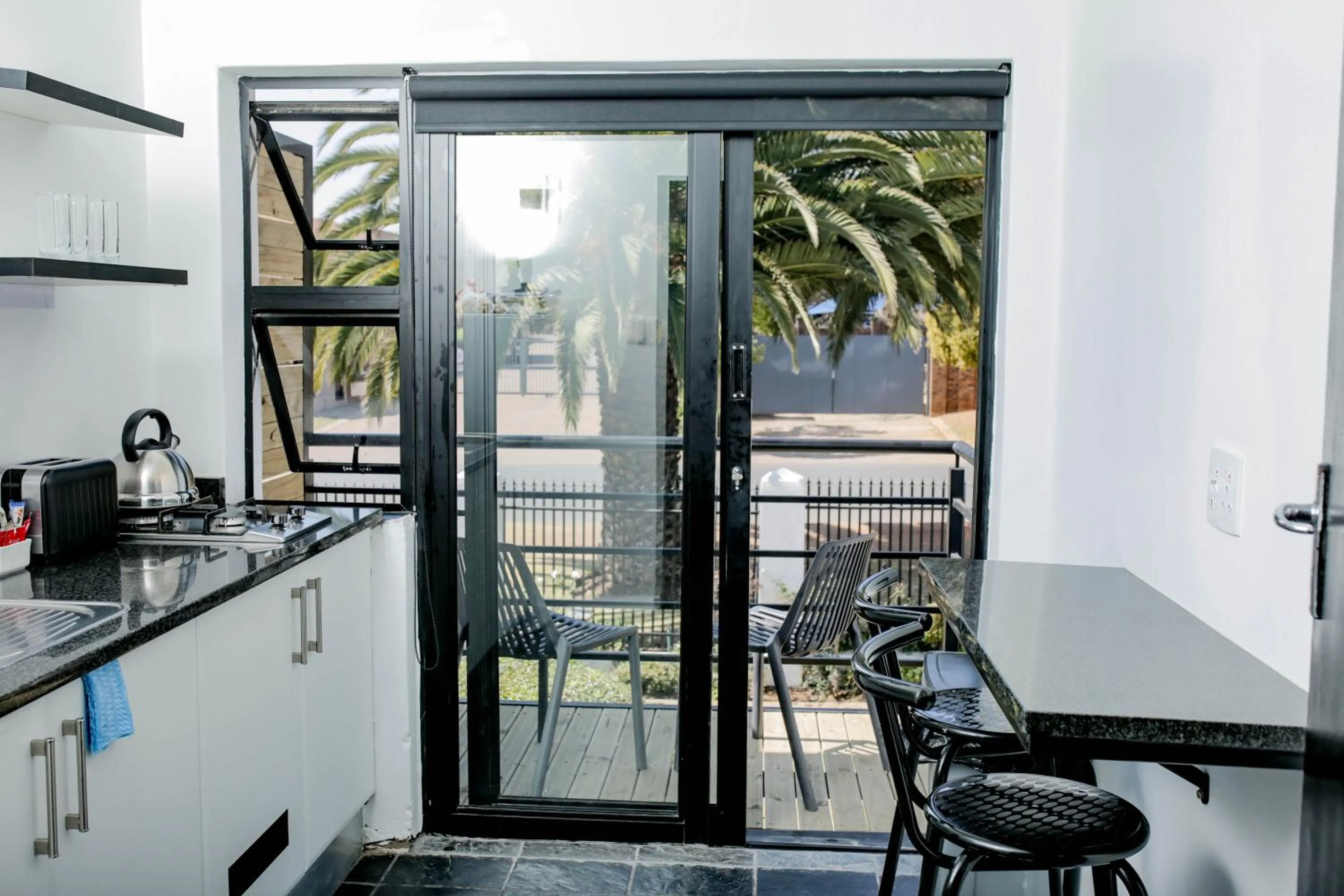 Coffee/tea facilities in Vetho 1 Apartments OR Tambo Airport