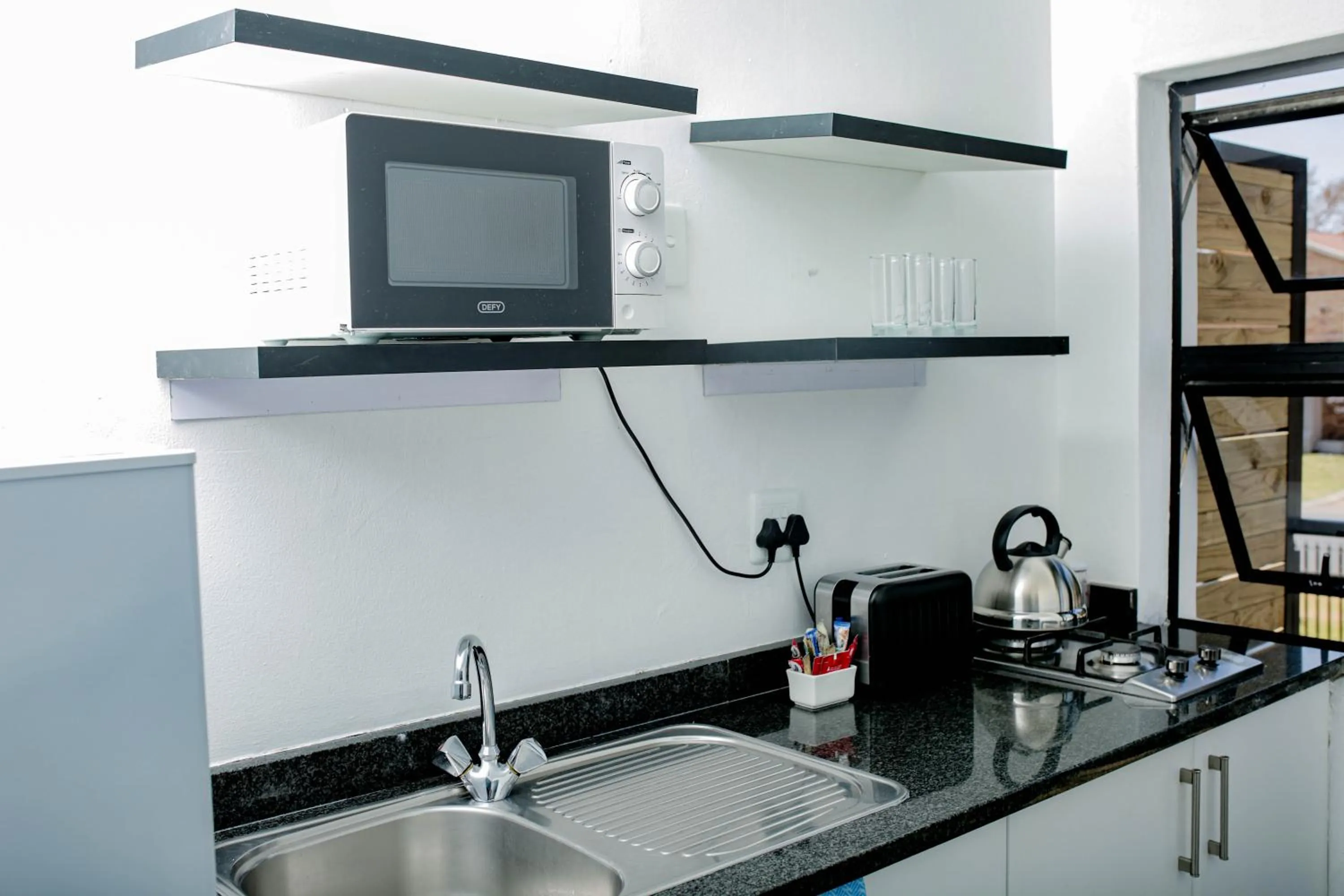 Coffee/tea facilities in Vetho 1 Apartments OR Tambo Airport