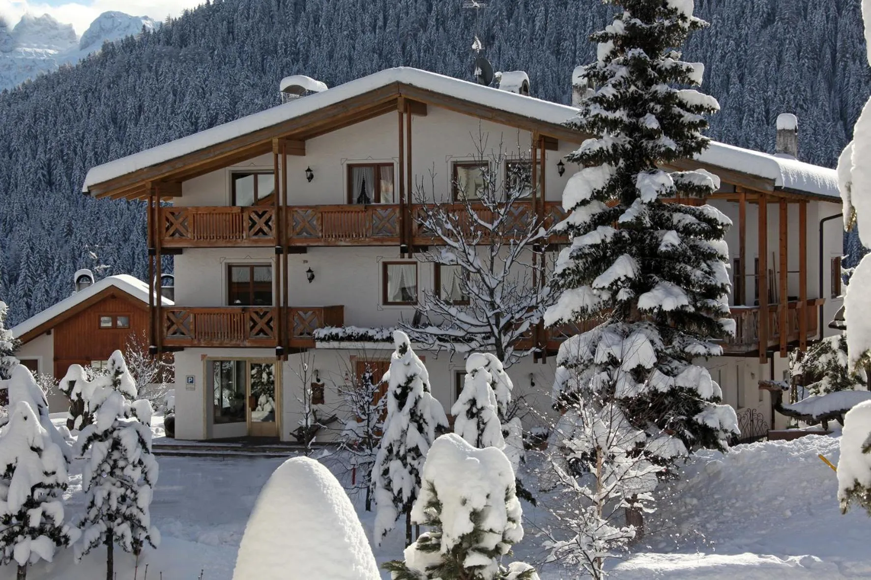 Facade/entrance in Residence Sas Vanna