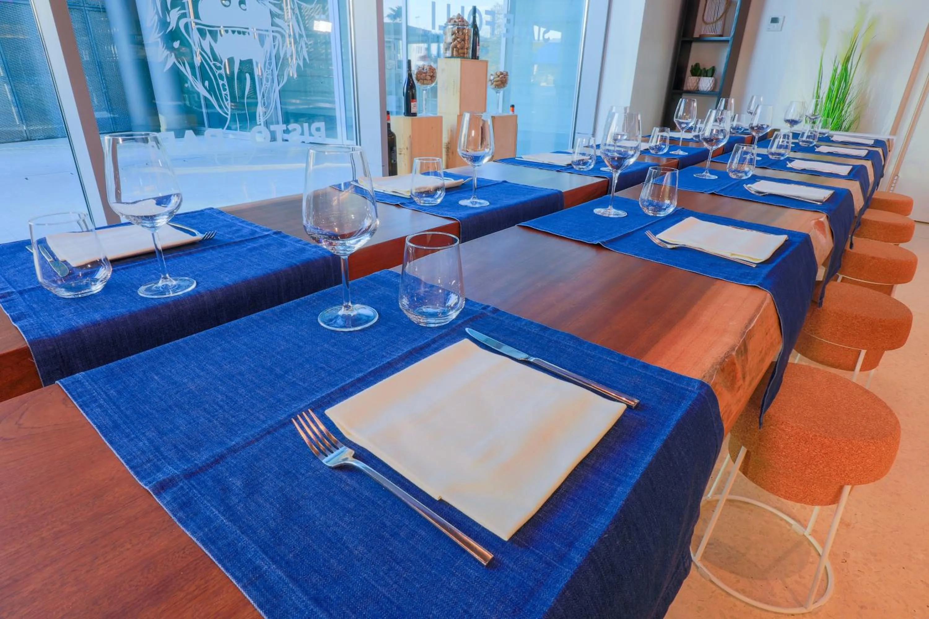 Restaurant/places to eat in Hotel Glamour