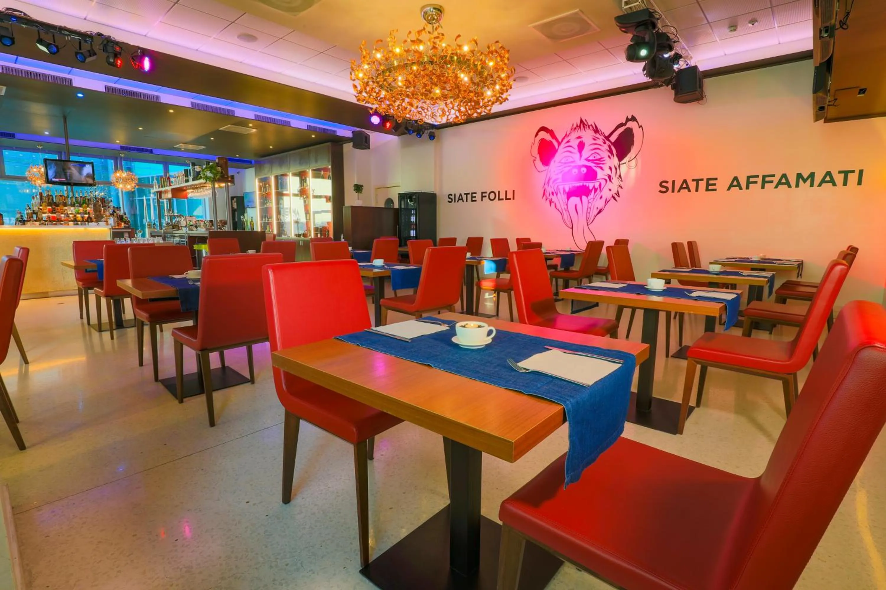 Restaurant/places to eat in Hotel Glamour