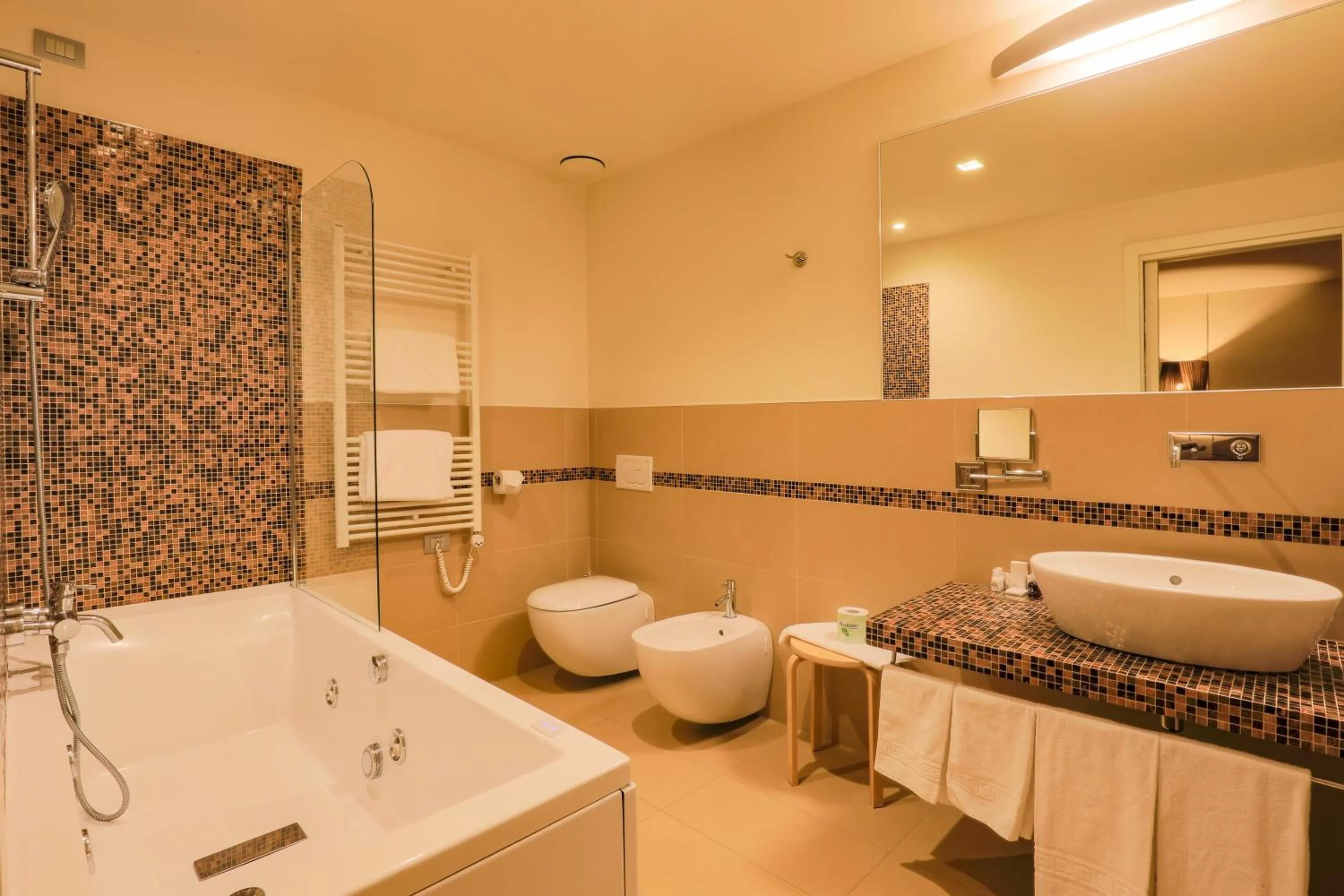 Hot Tub in Hotel Glamour