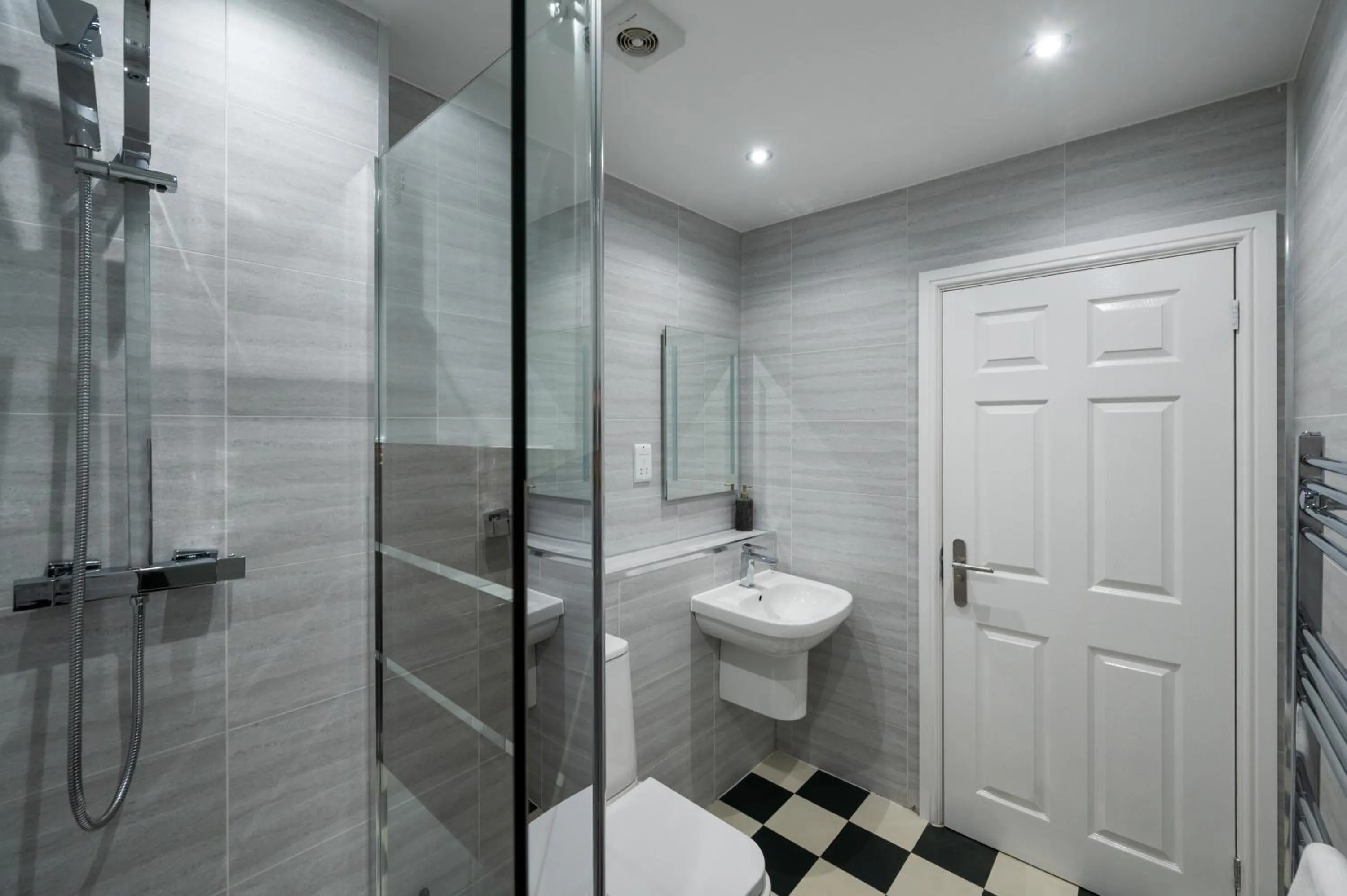 Shower in No. 53 Frederick Street