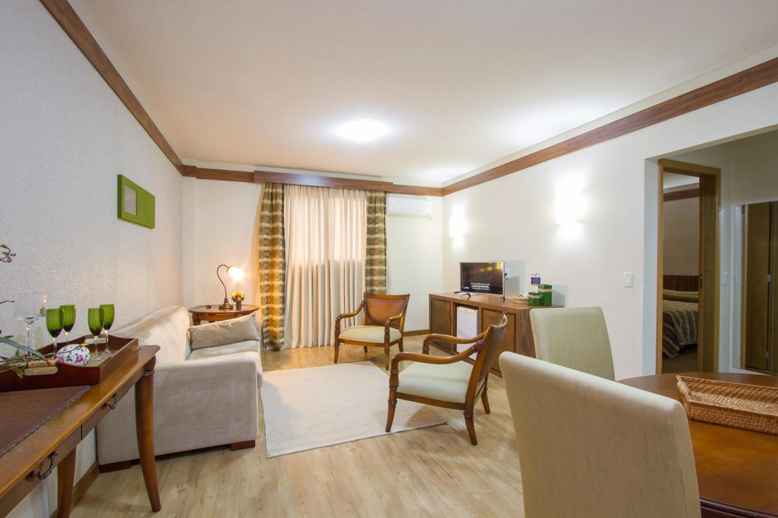 Communal lounge/ TV room in Hotel Le Canard Lages