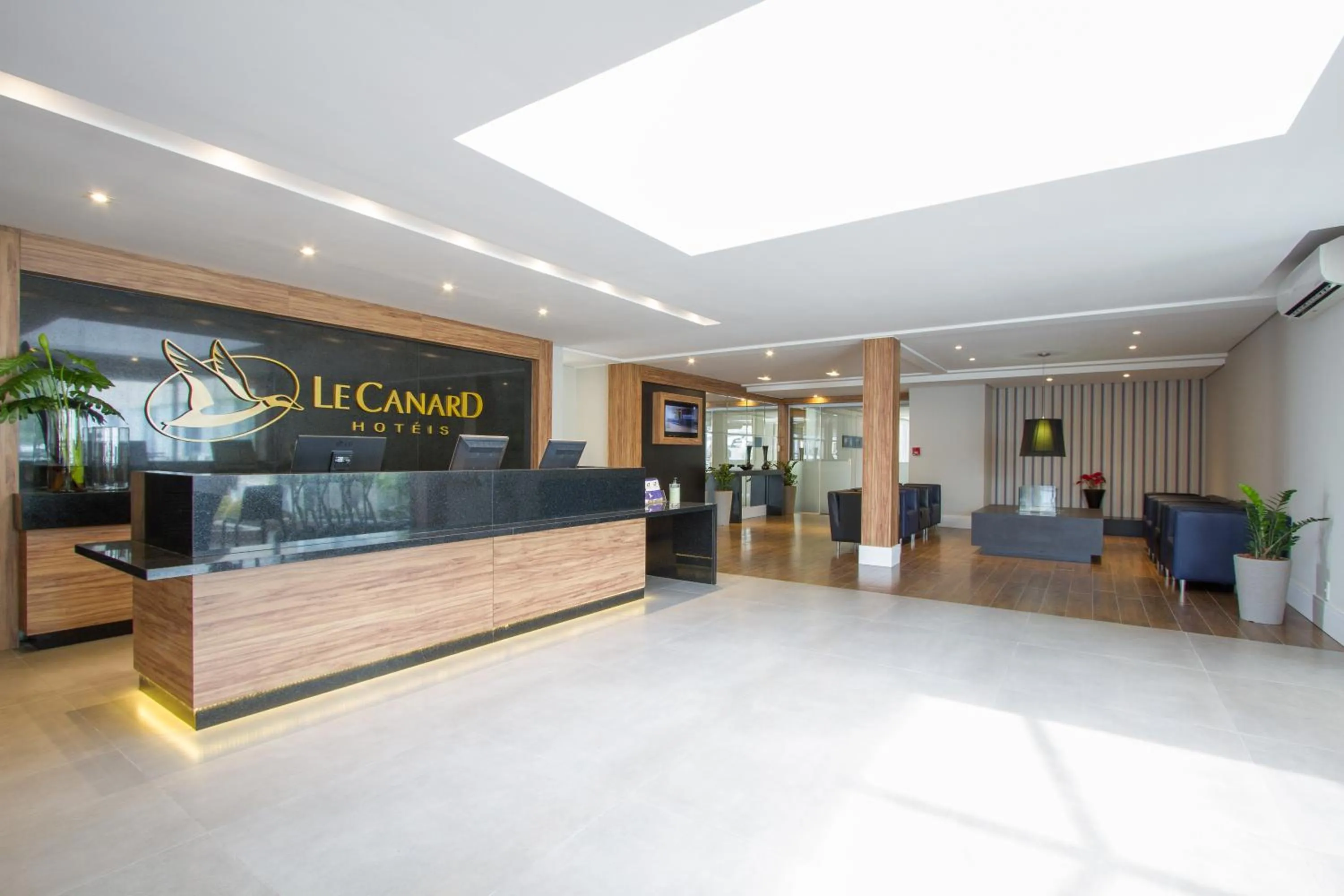 Lobby or reception in Hotel Le Canard Lages