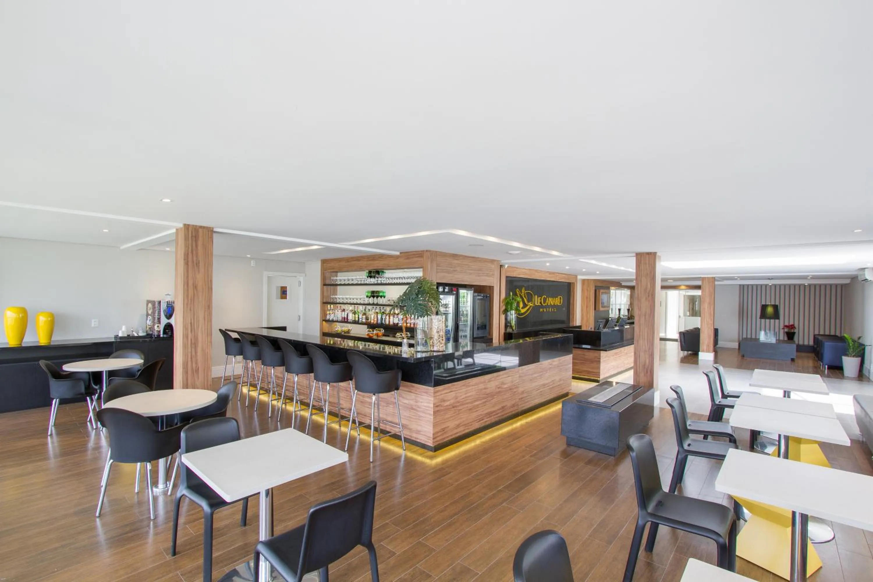 Restaurant/places to eat in Hotel Le Canard Lages