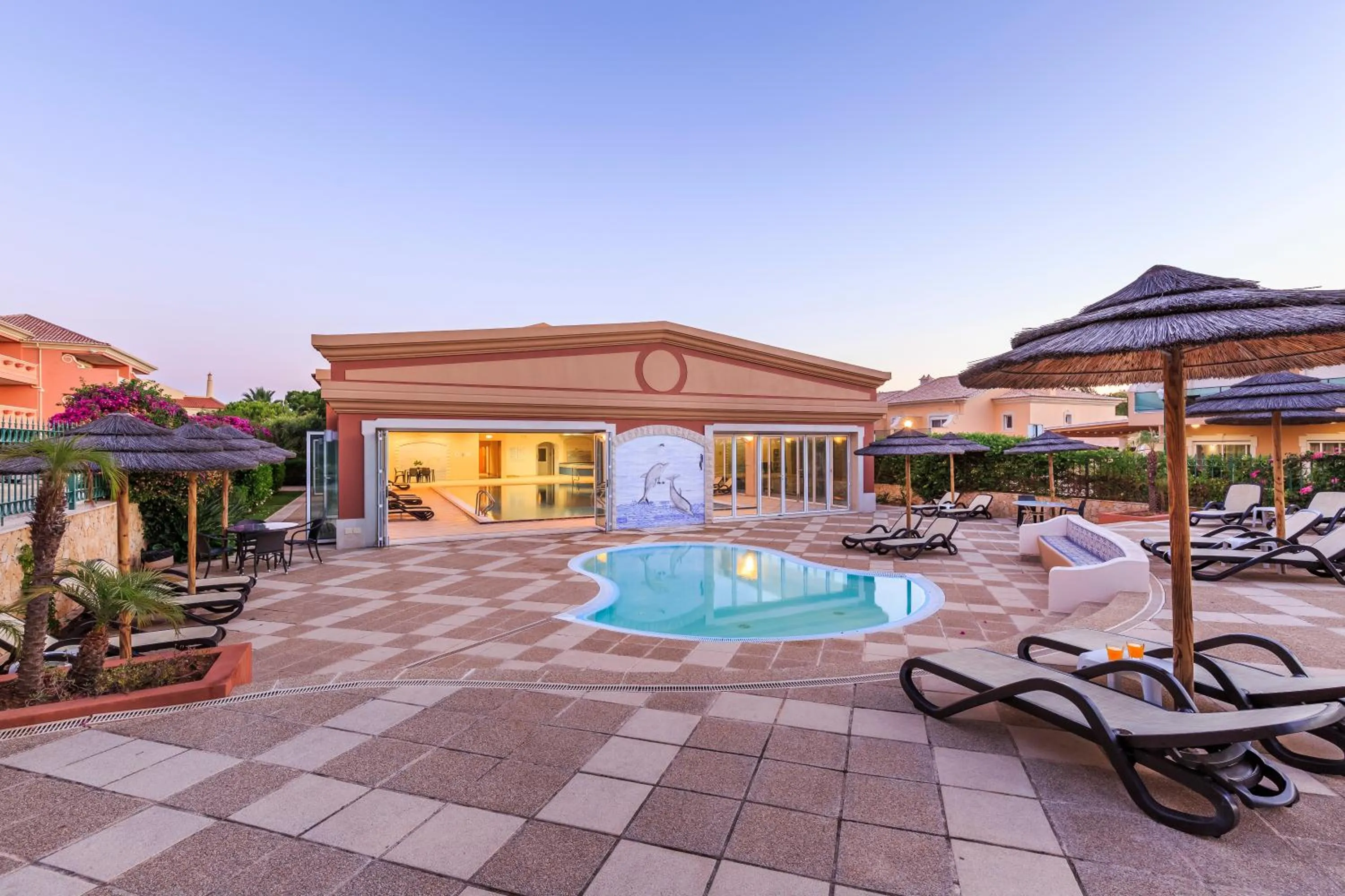 Swimming pool in Lakeside Country Club - Apartamentos Turísticos