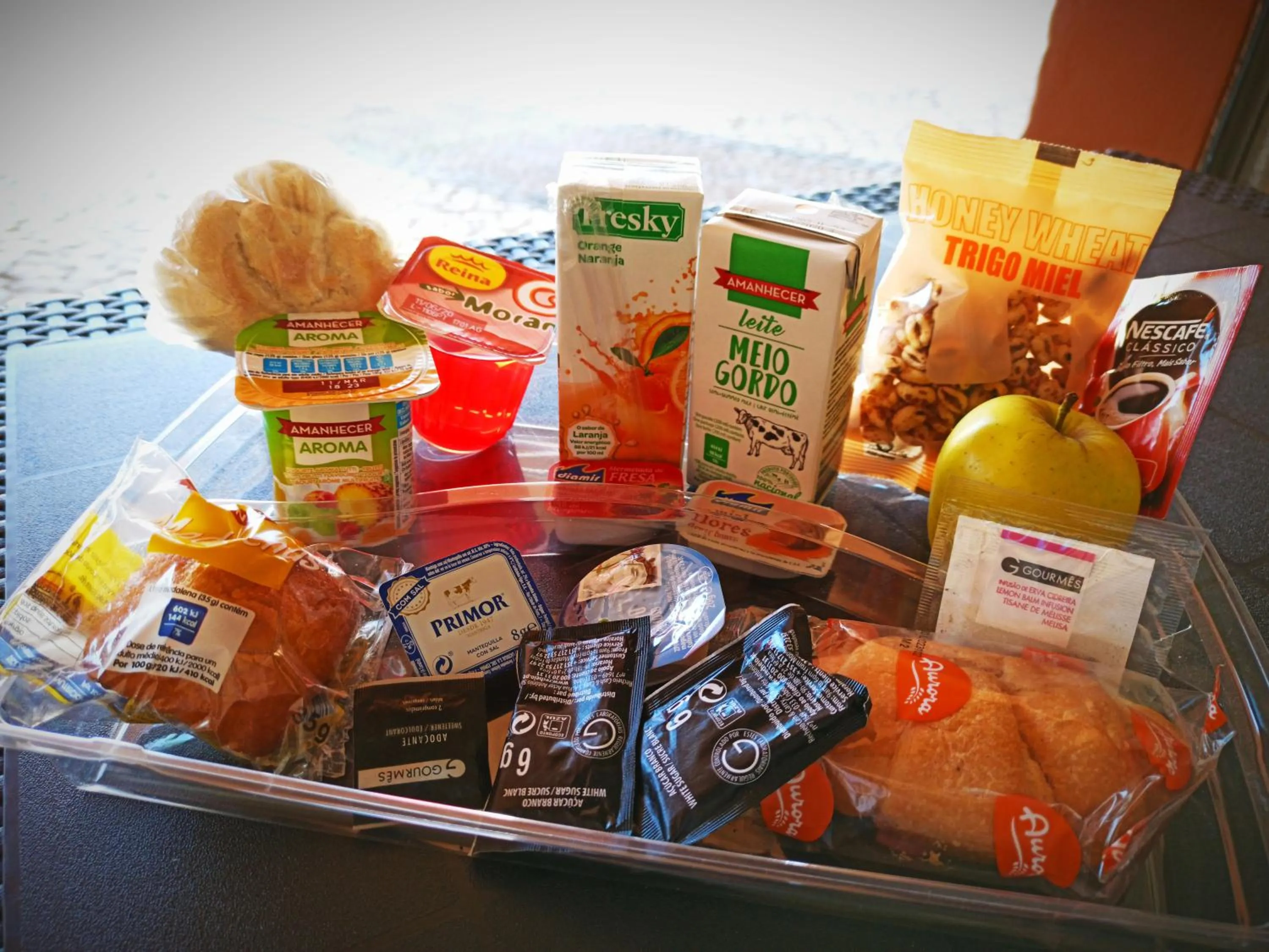 Continental breakfast in Lakeside Country Club - Apartamentos Turísticos