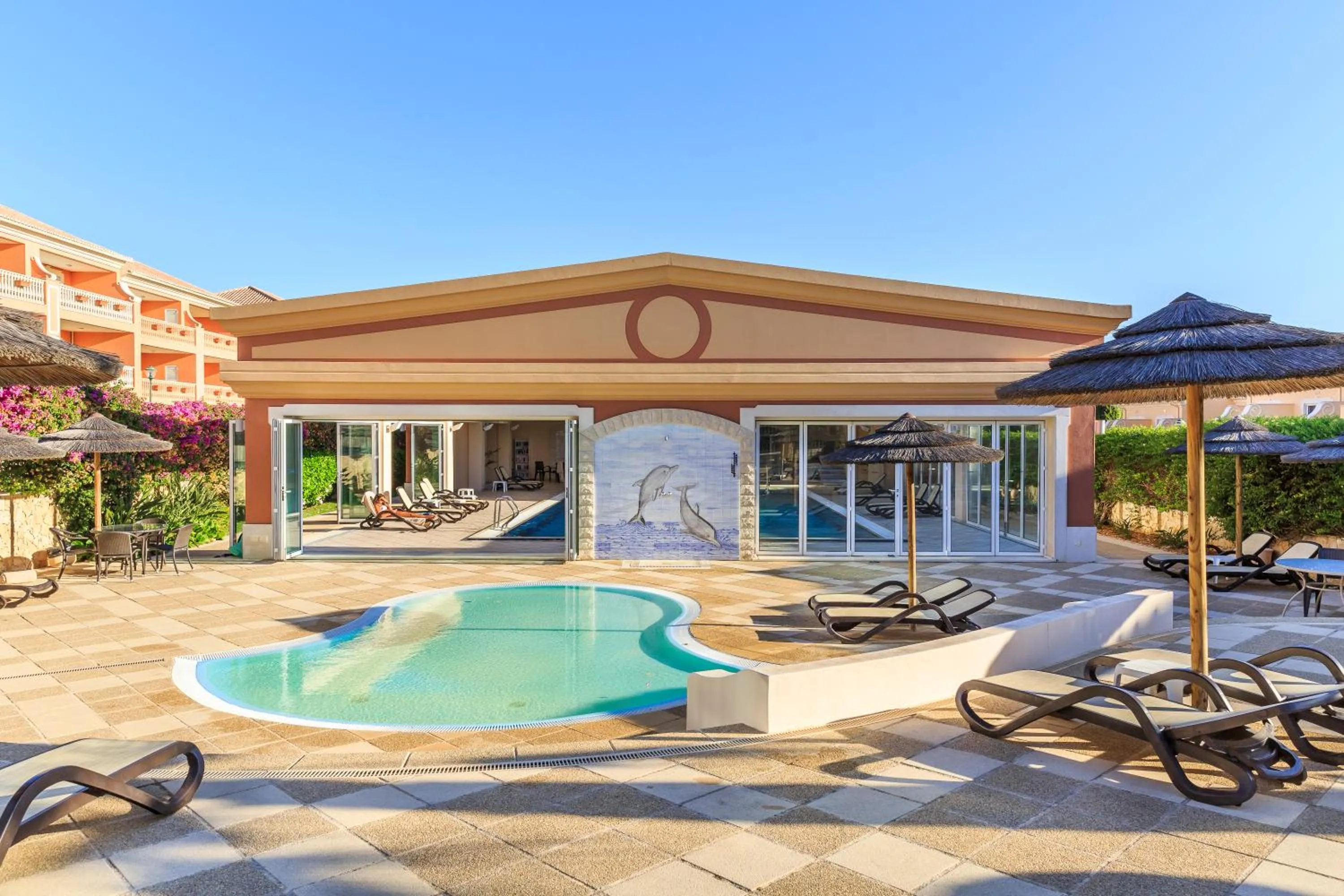 Swimming pool in Lakeside Country Club - Apartamentos Turísticos